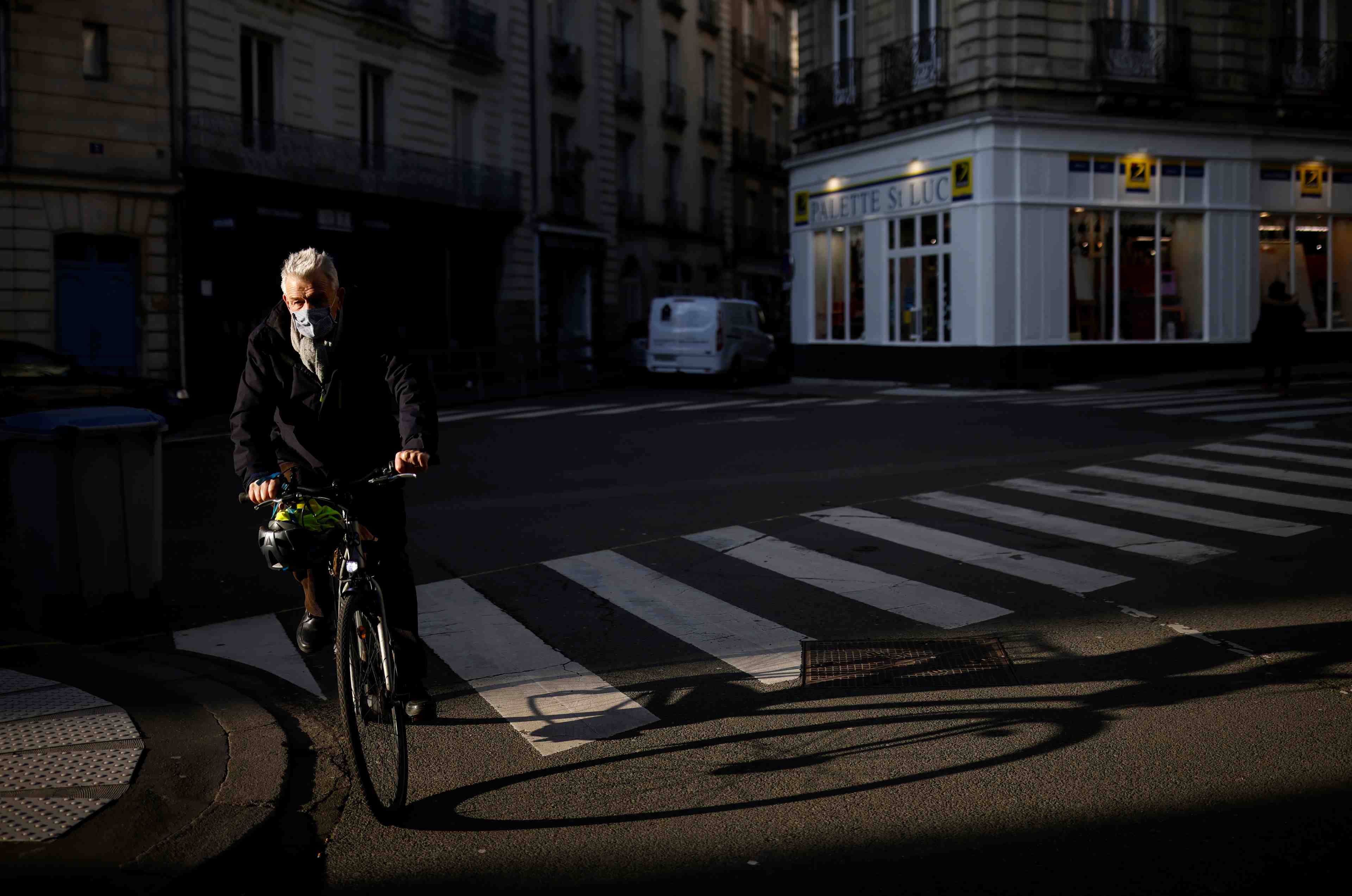 France: le gouvernement freine avant de decider un eventuel reconfinement