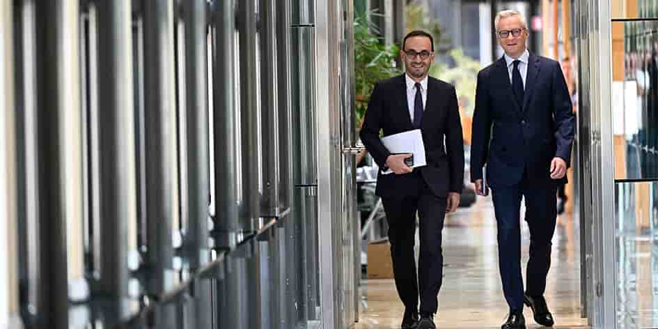 Thomas Cazenave et Bruno Le Maire dans les couloirs du ministère de l’Économie.