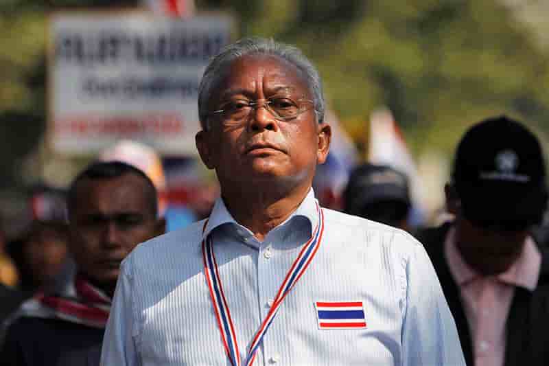 Les opposants thaïlandais défilent au lendemain des élections