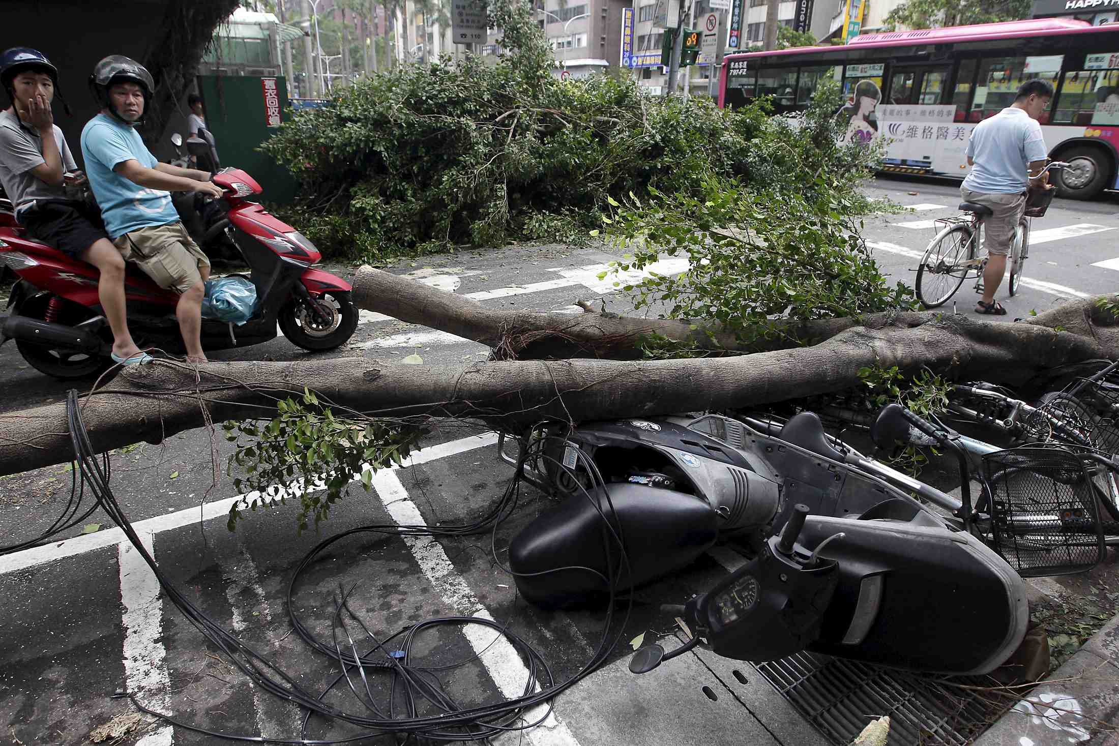 Le typhon dujuan aborde la chine apres avoir frappe taiwan