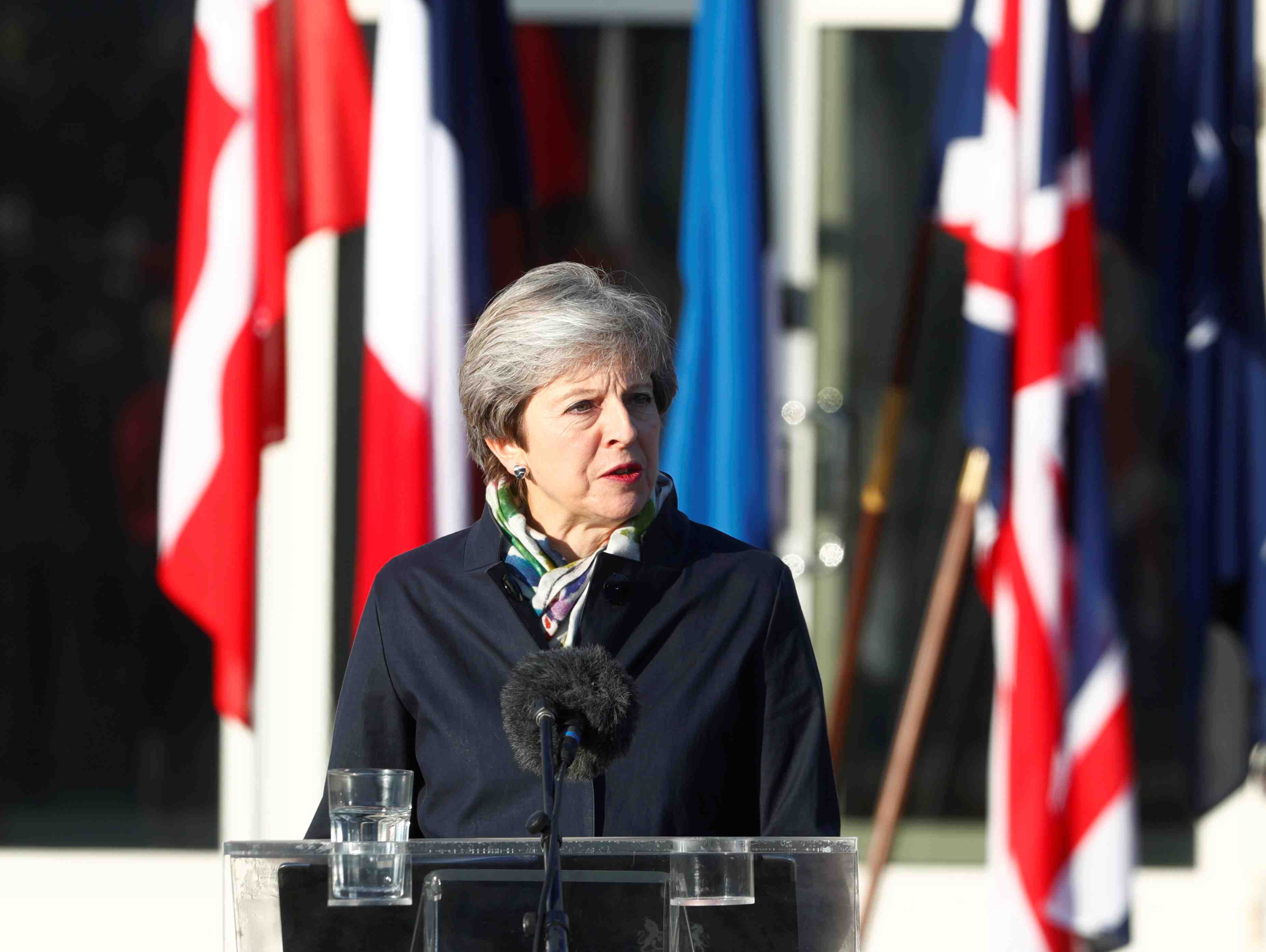 May attend de l'ue qu'elle adopte un ton plus conciliant