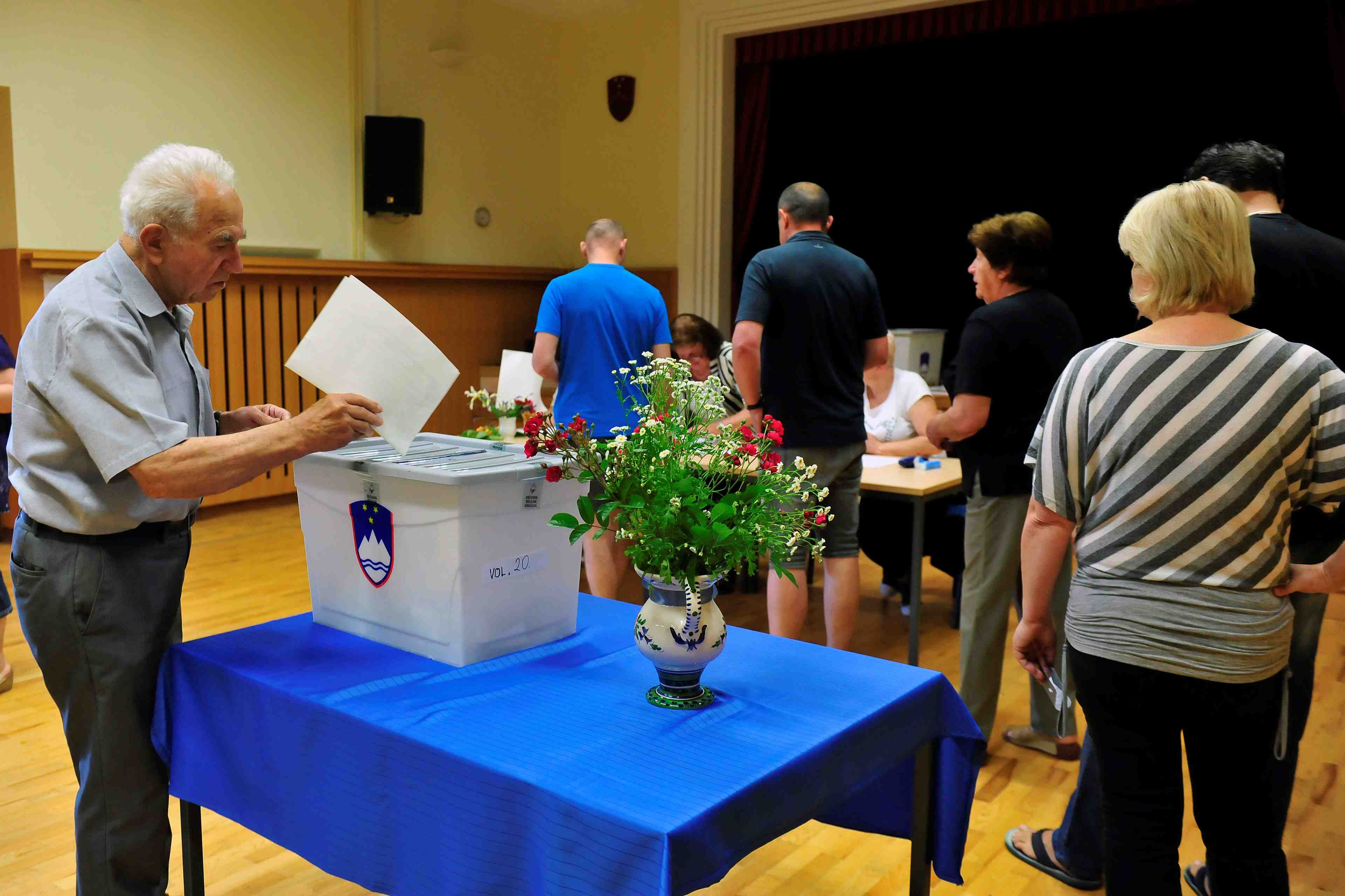 La slovenie aux urnes, les nationalistes attendus en tete