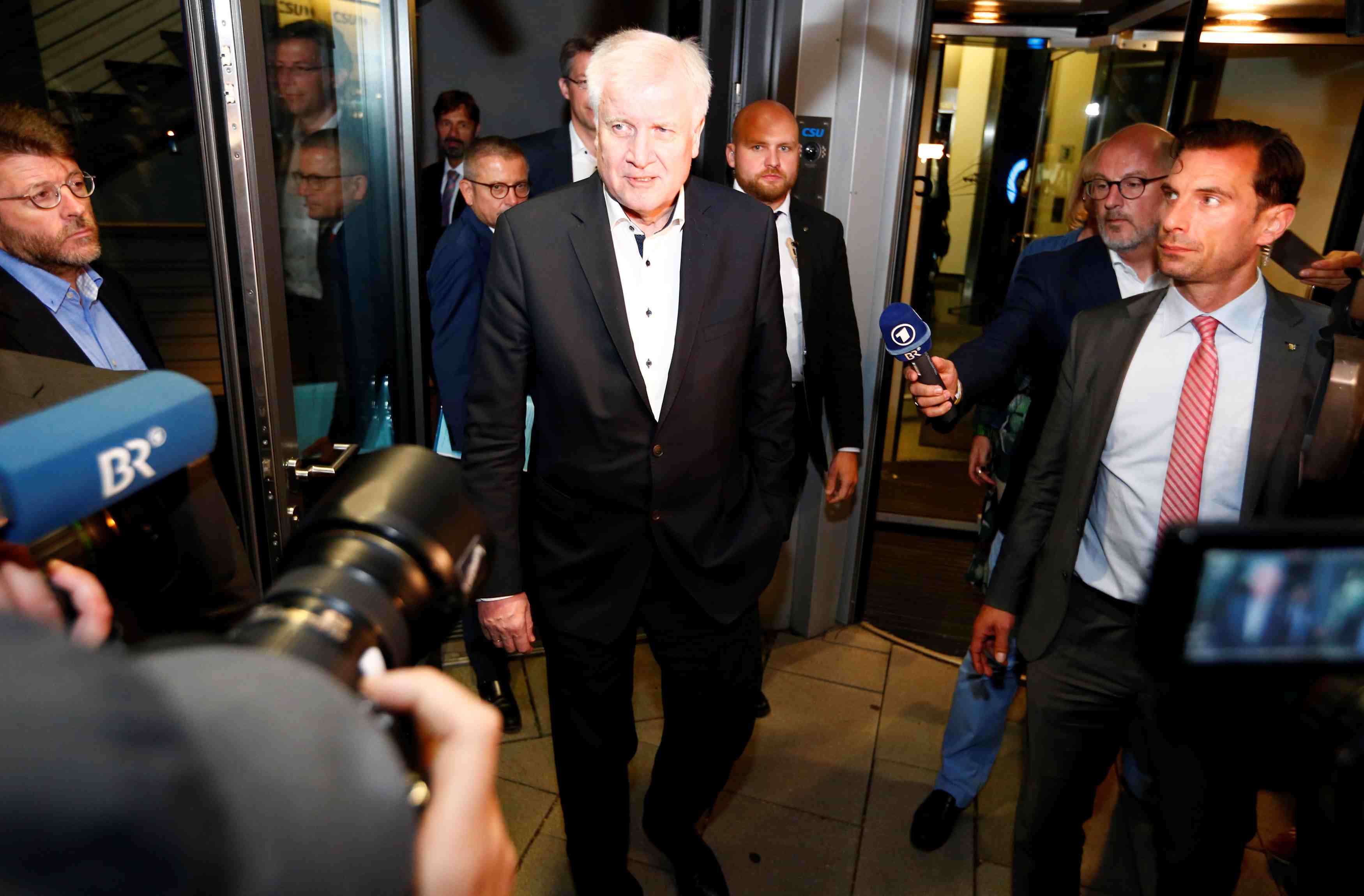 Seehofer (csu) a propose de demissionner du gouvernement allemand