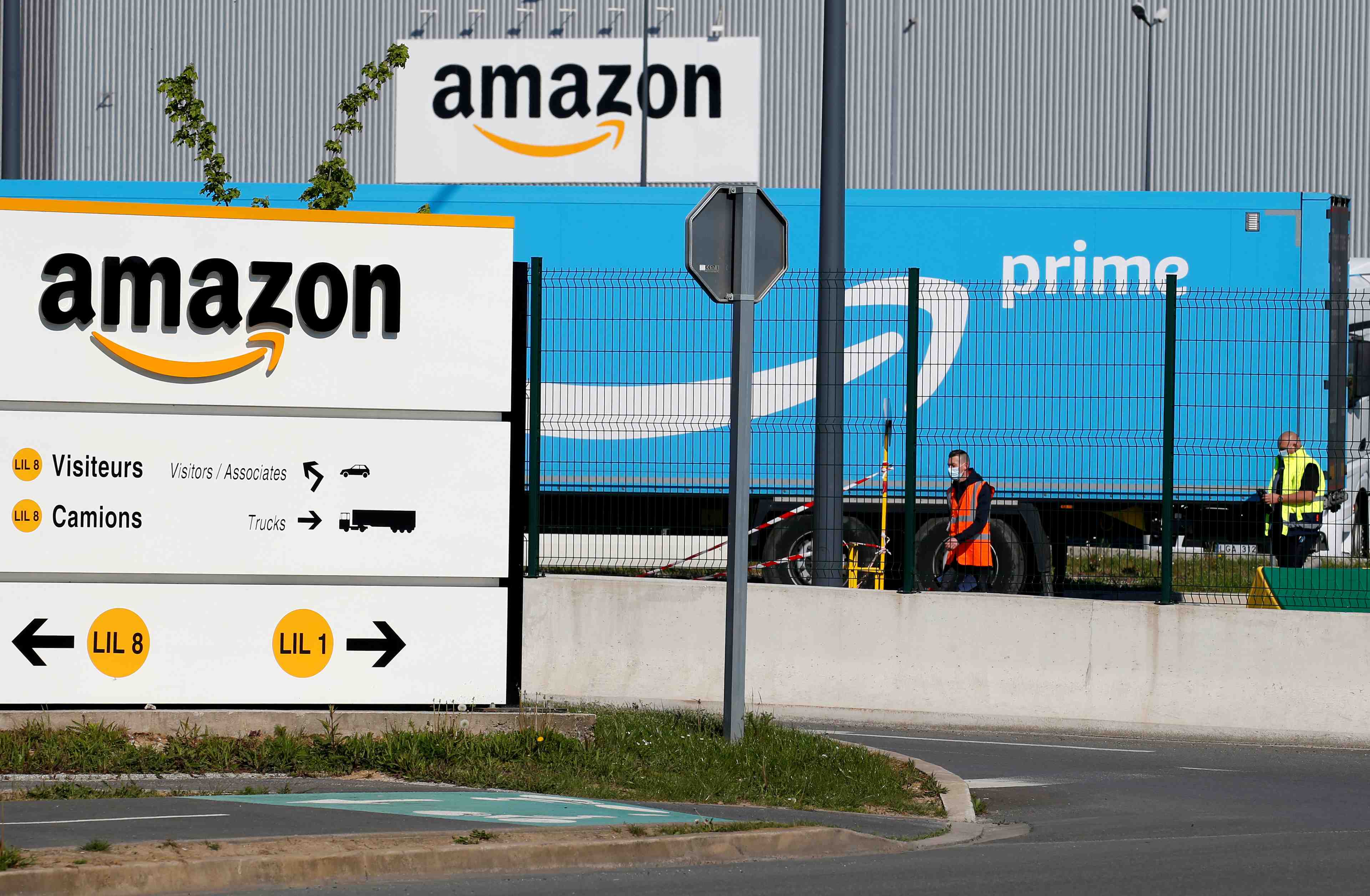 Amazon va maintenir ses entrepots fermes en france jusqu'a lundi