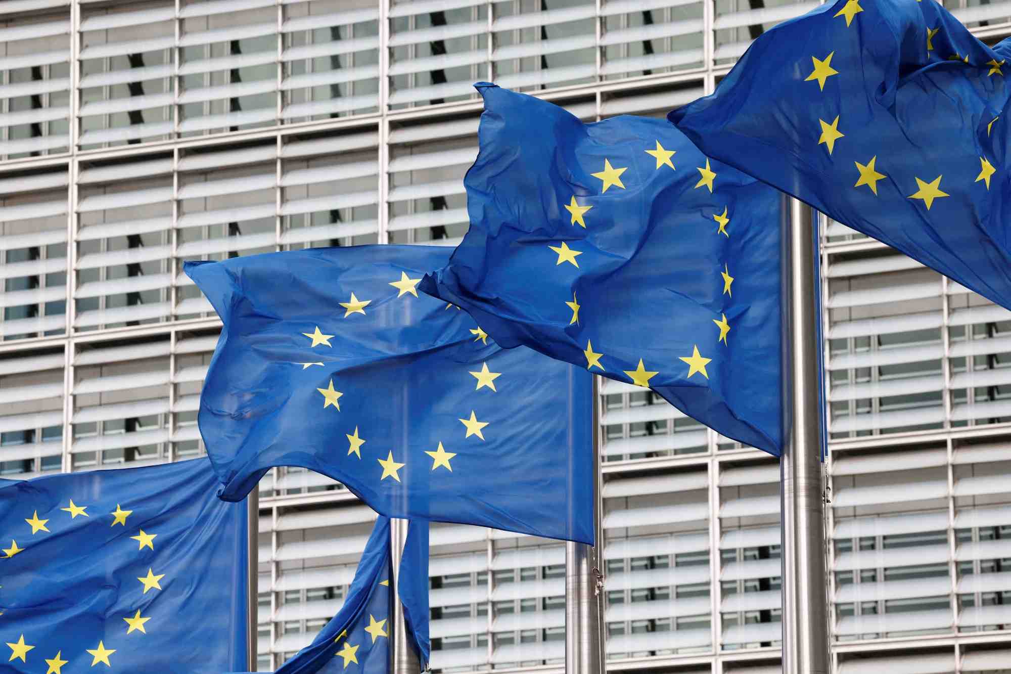 Photo d'archives des drapeaux de l'union europeenne a bruxelles