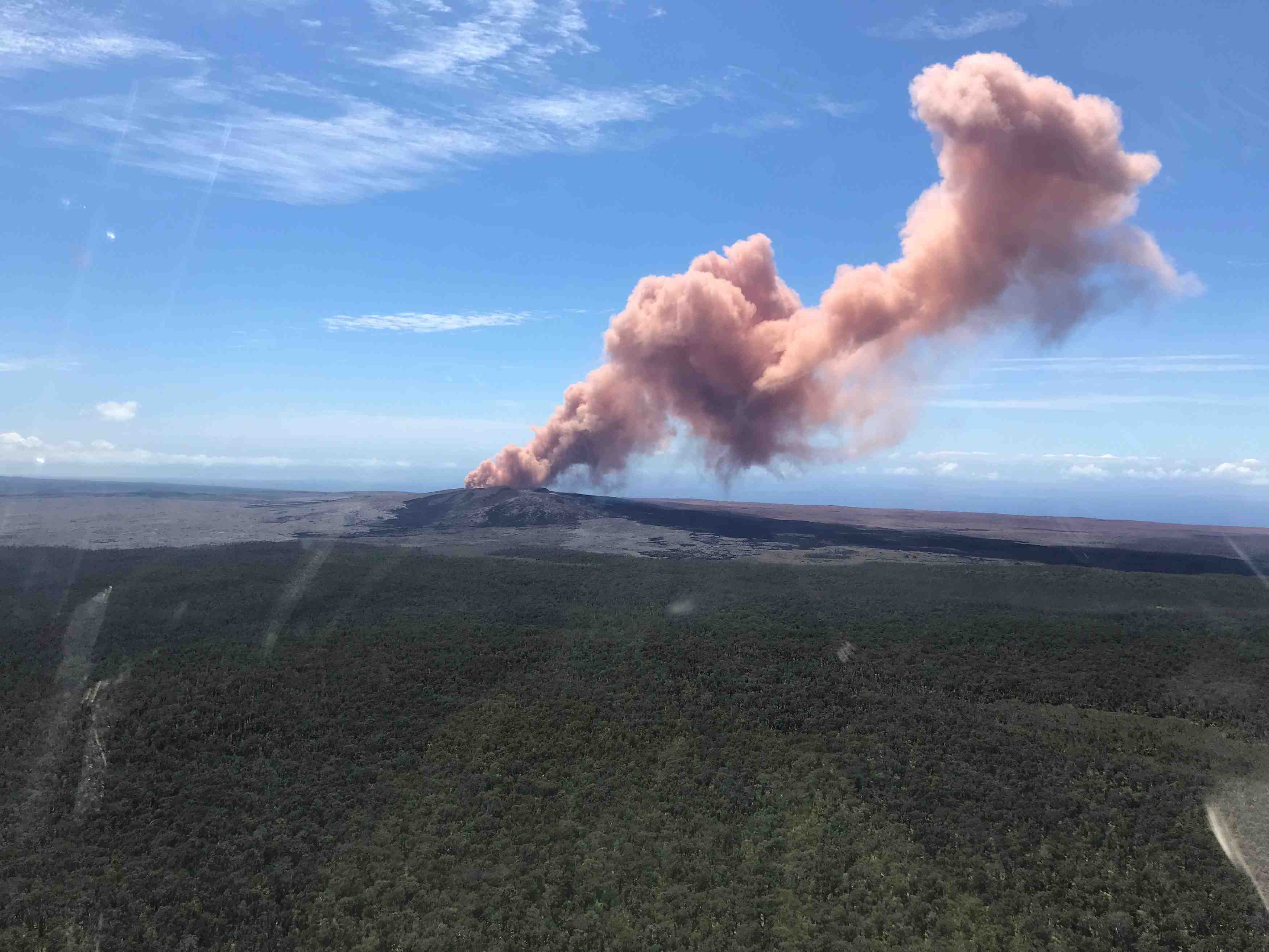 Volcan: coulee de lave a hawai, des centaines d'habitants evacues