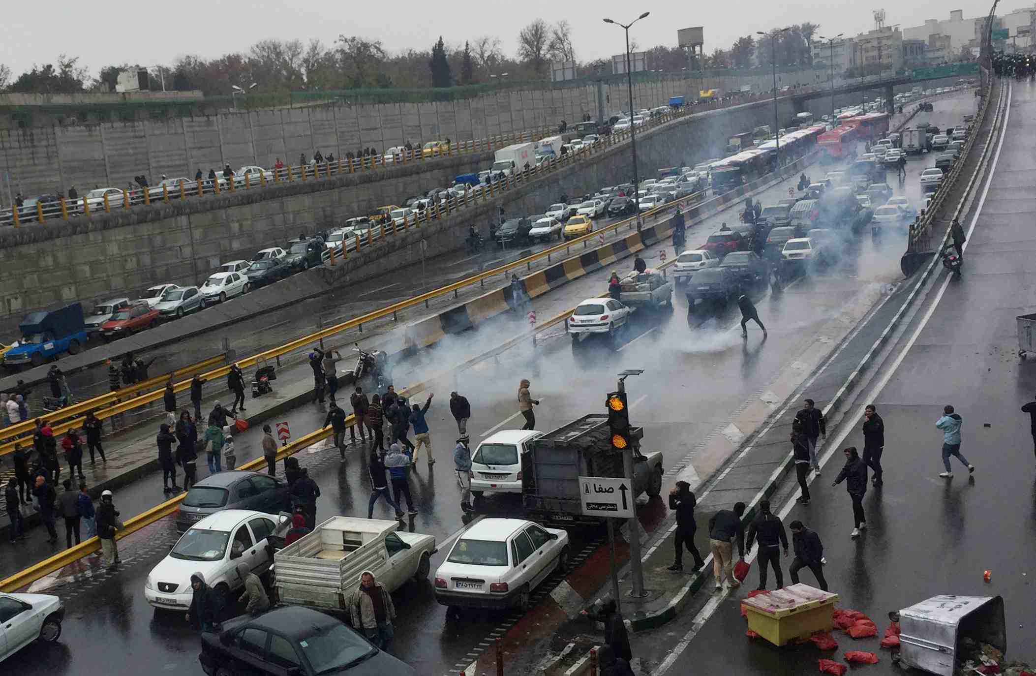Iran: manifestations contre la hausse du prix de l'essence