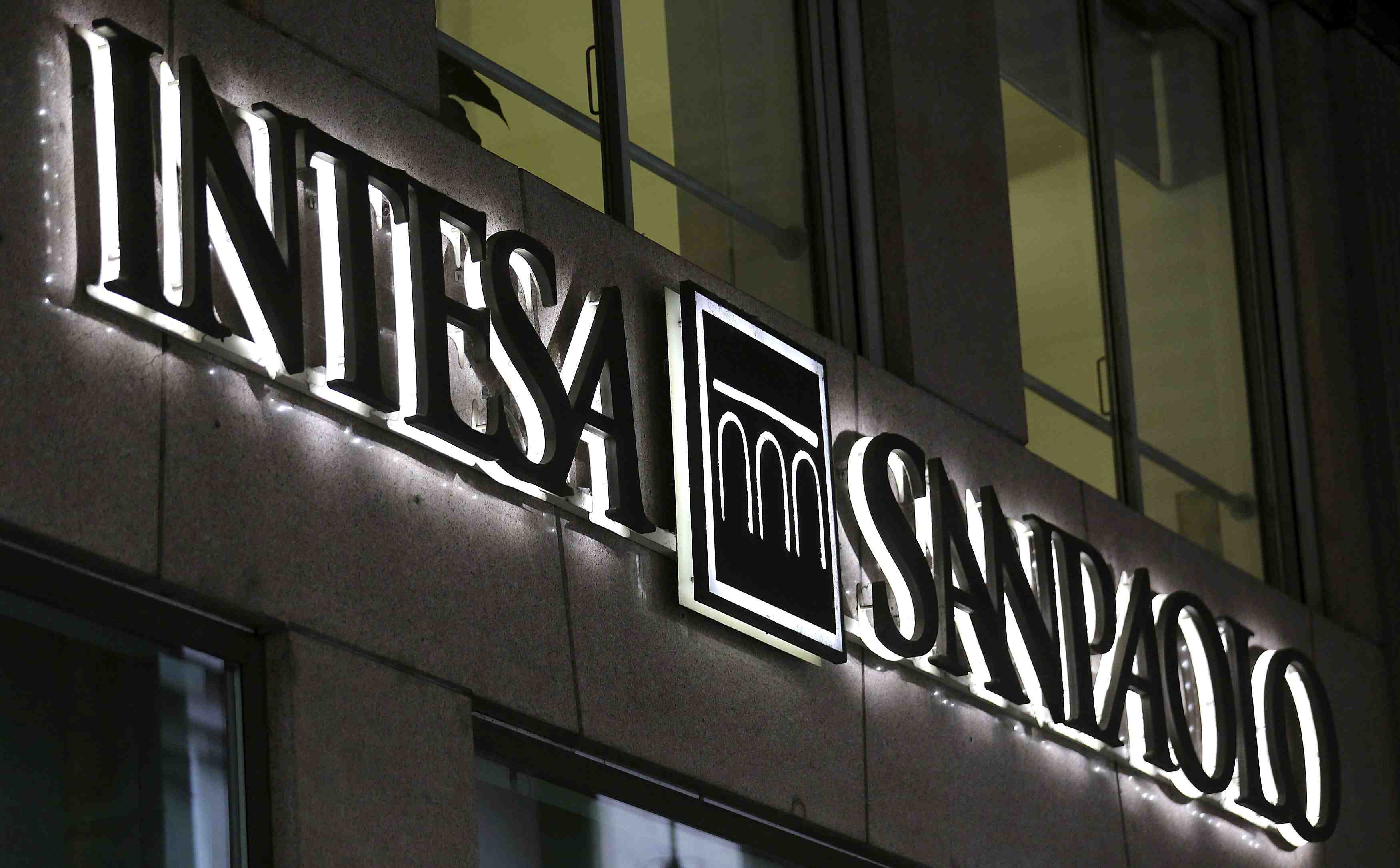 Intesa releve ses previsions pour 2021 apres un 3e trimestre solide