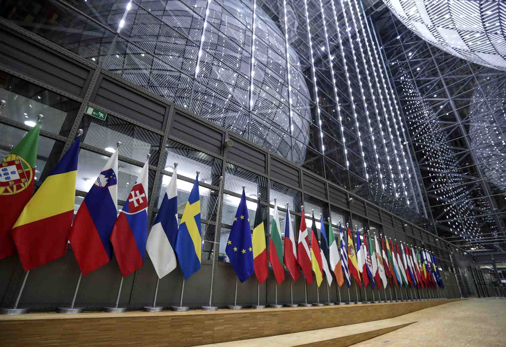 Drapeaux des pays de l'union europeenne au conseil de l'union europeenne a bruxelles