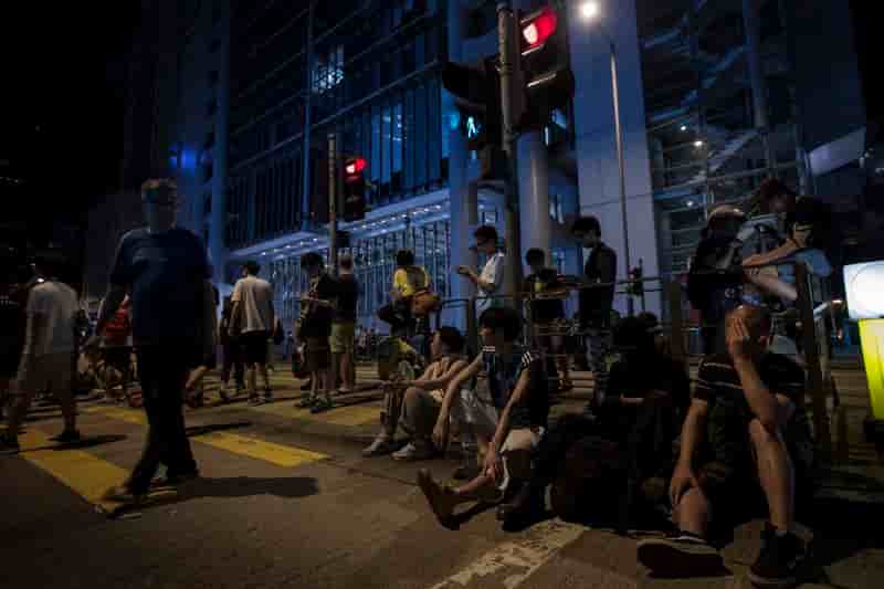 La police de Hong Kong déloge les participants à un sit-in