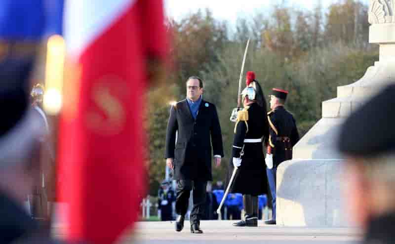 Hollande préside un 11-Novembre "d'espérance" face aux épreuves