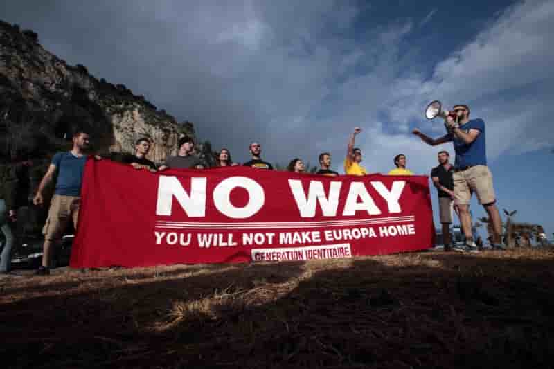 Action anti-migrants de l'extreme droite dans les alpes