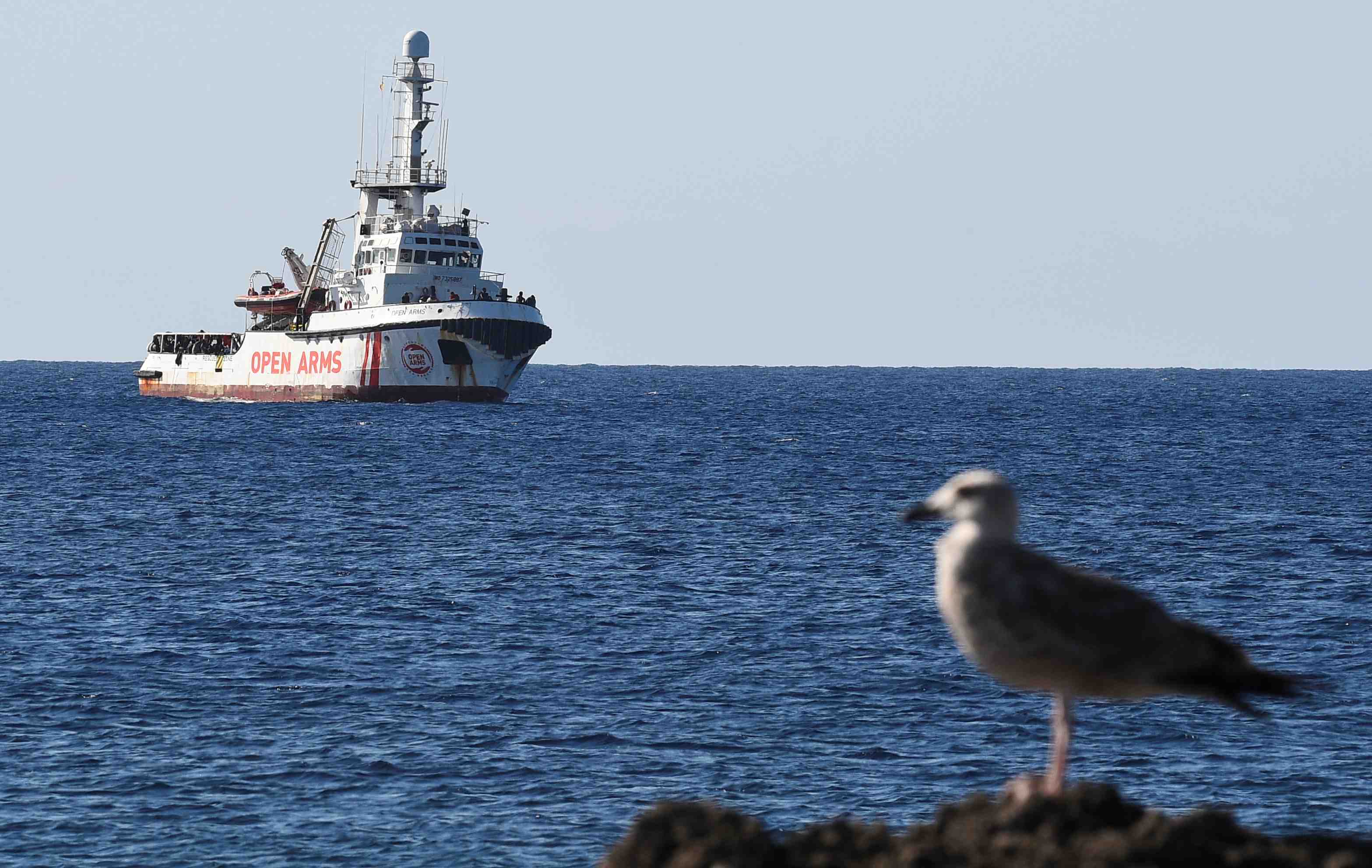 Migrants: l'open arms toujours bloque au large de lampedusa