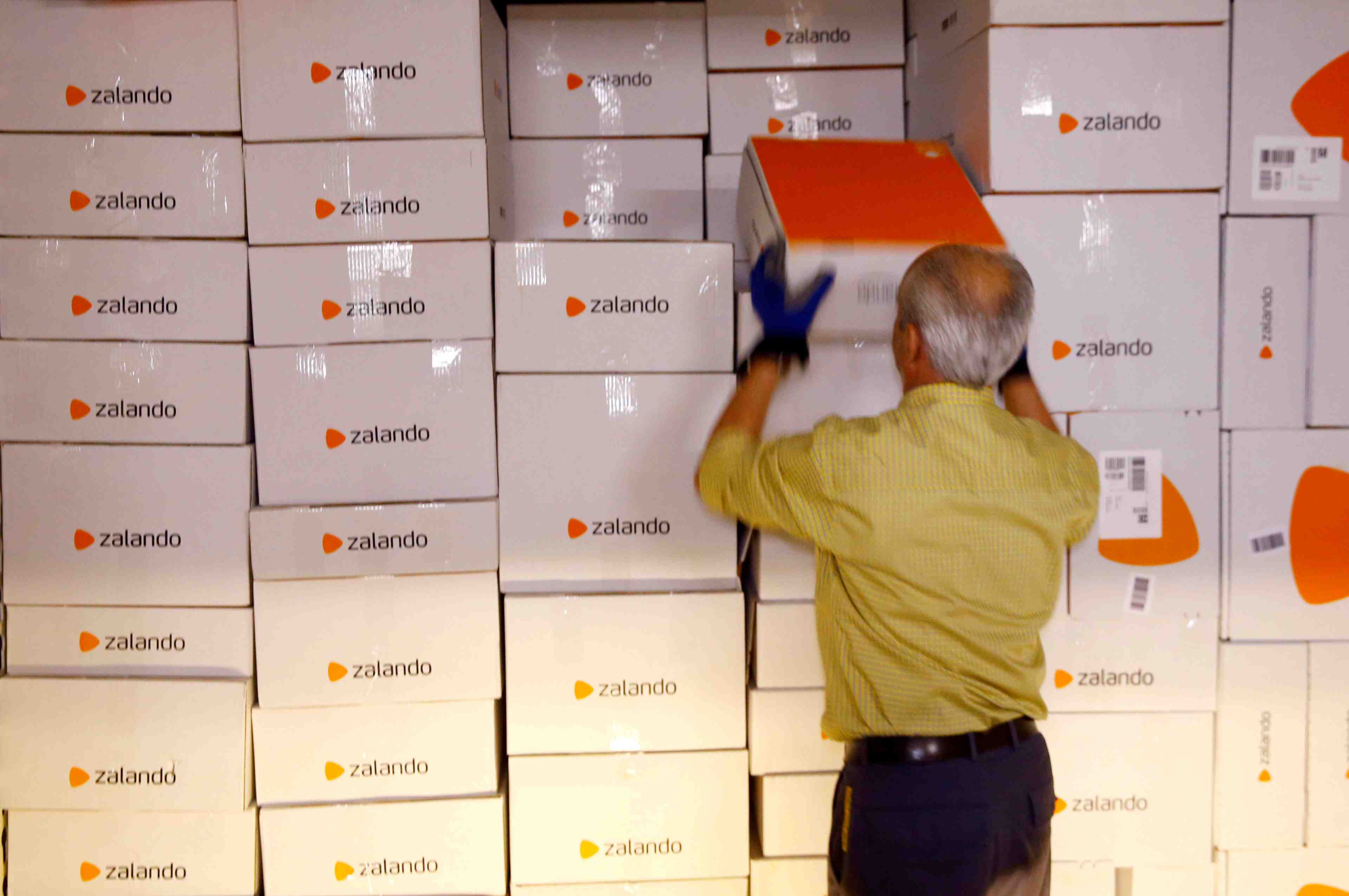 Face a la pandemie, zalando accelere le passage sur internet des magasins