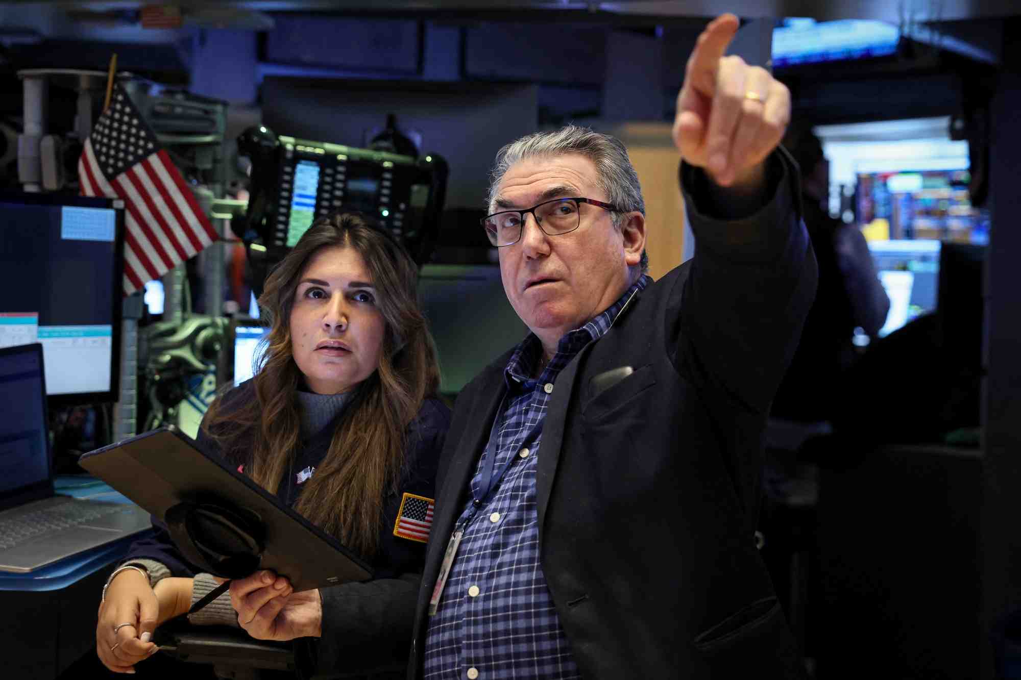 Deux traders a la bourse de new york