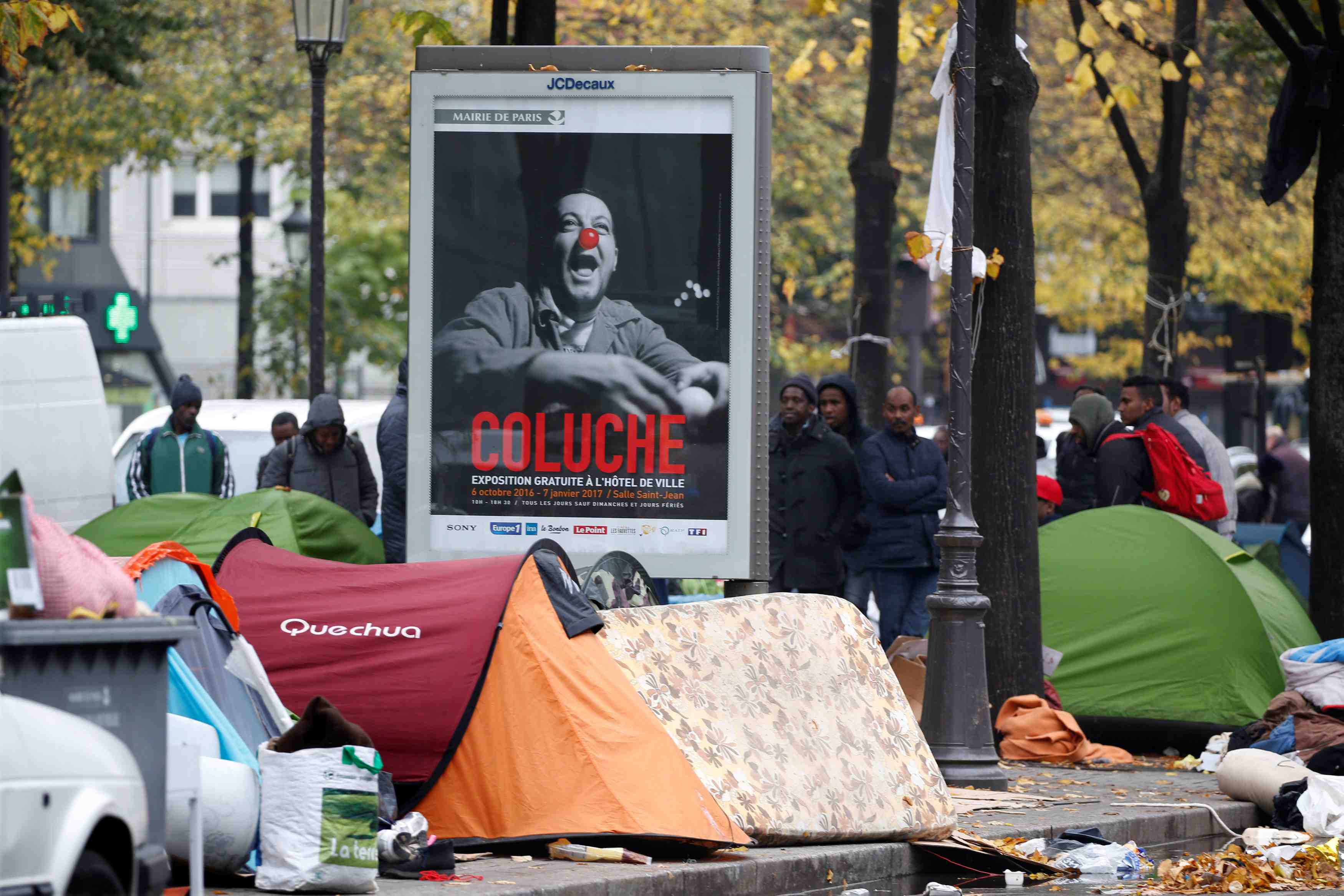 Cazeneuve prevoit le demantelement du camp de migrants de paris