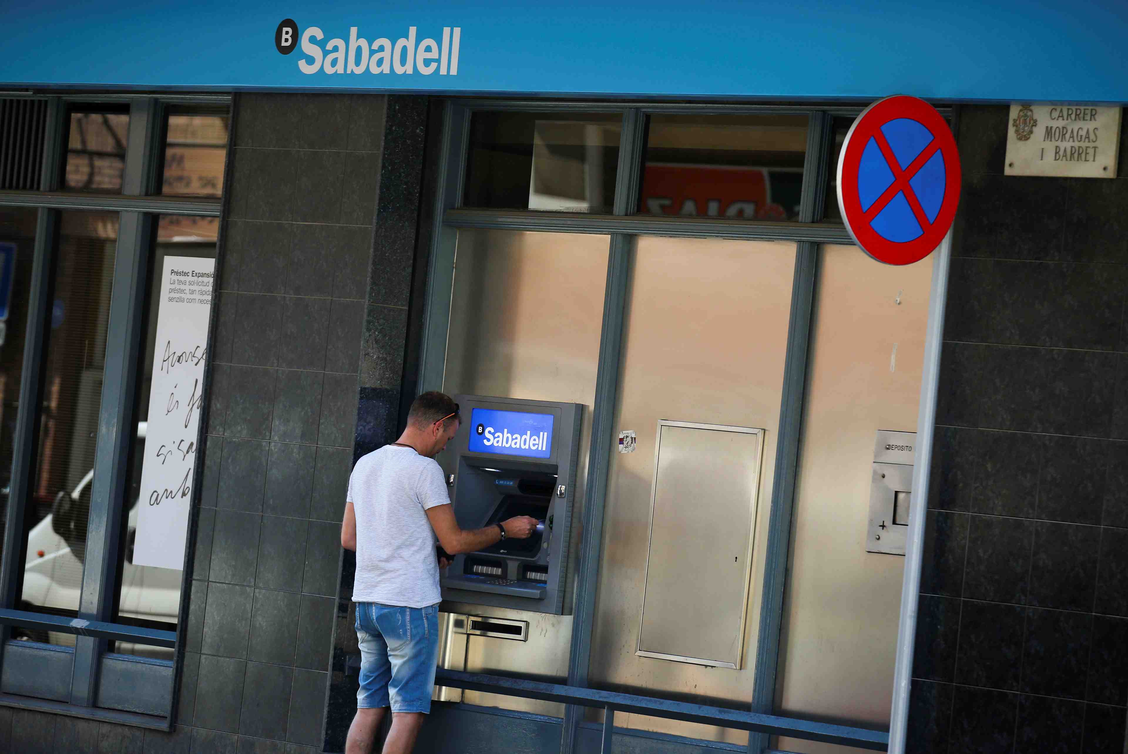 La banque catalane sabadell va transferer son siege a alicante