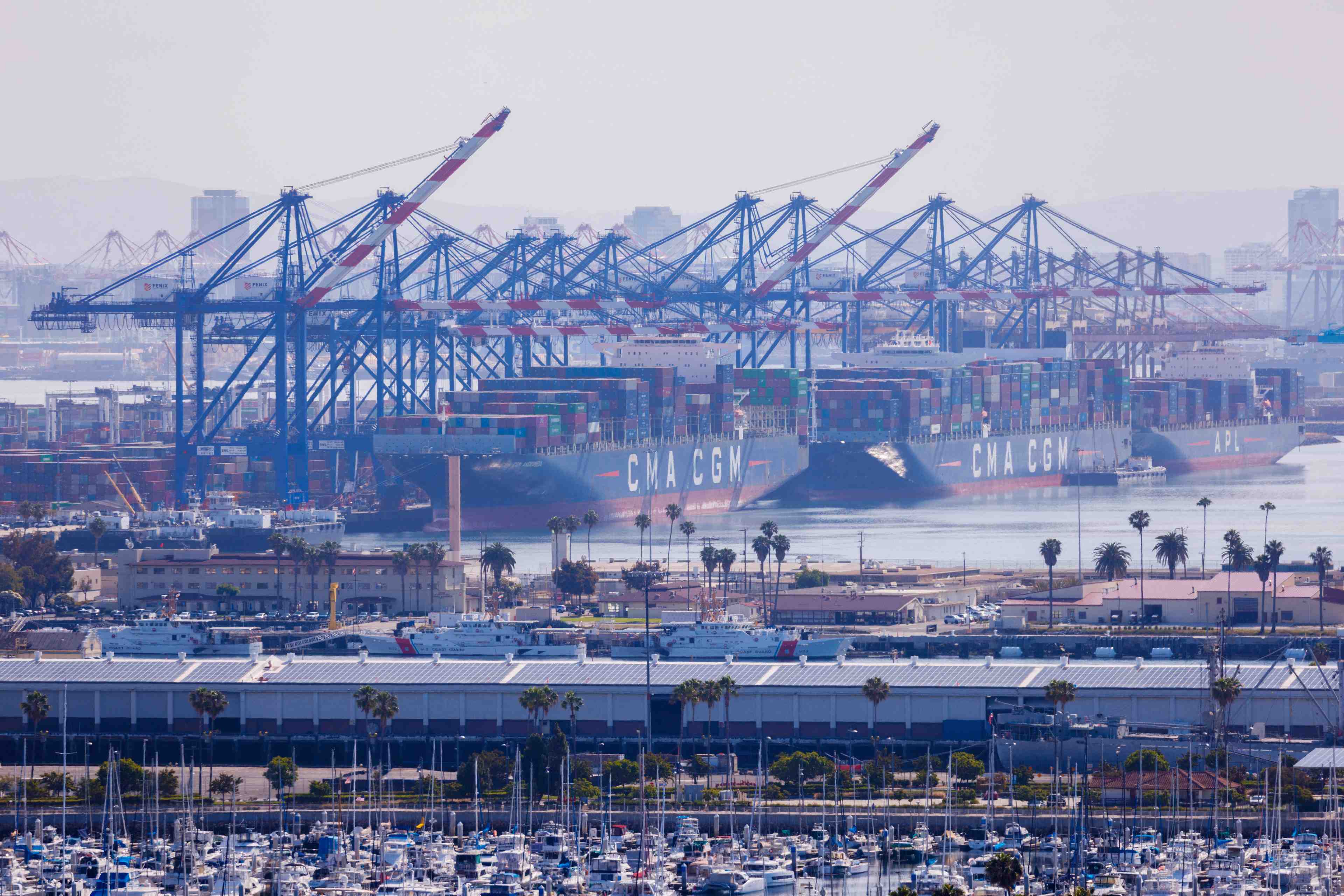 Des porte-conteneurs au port de los angeles