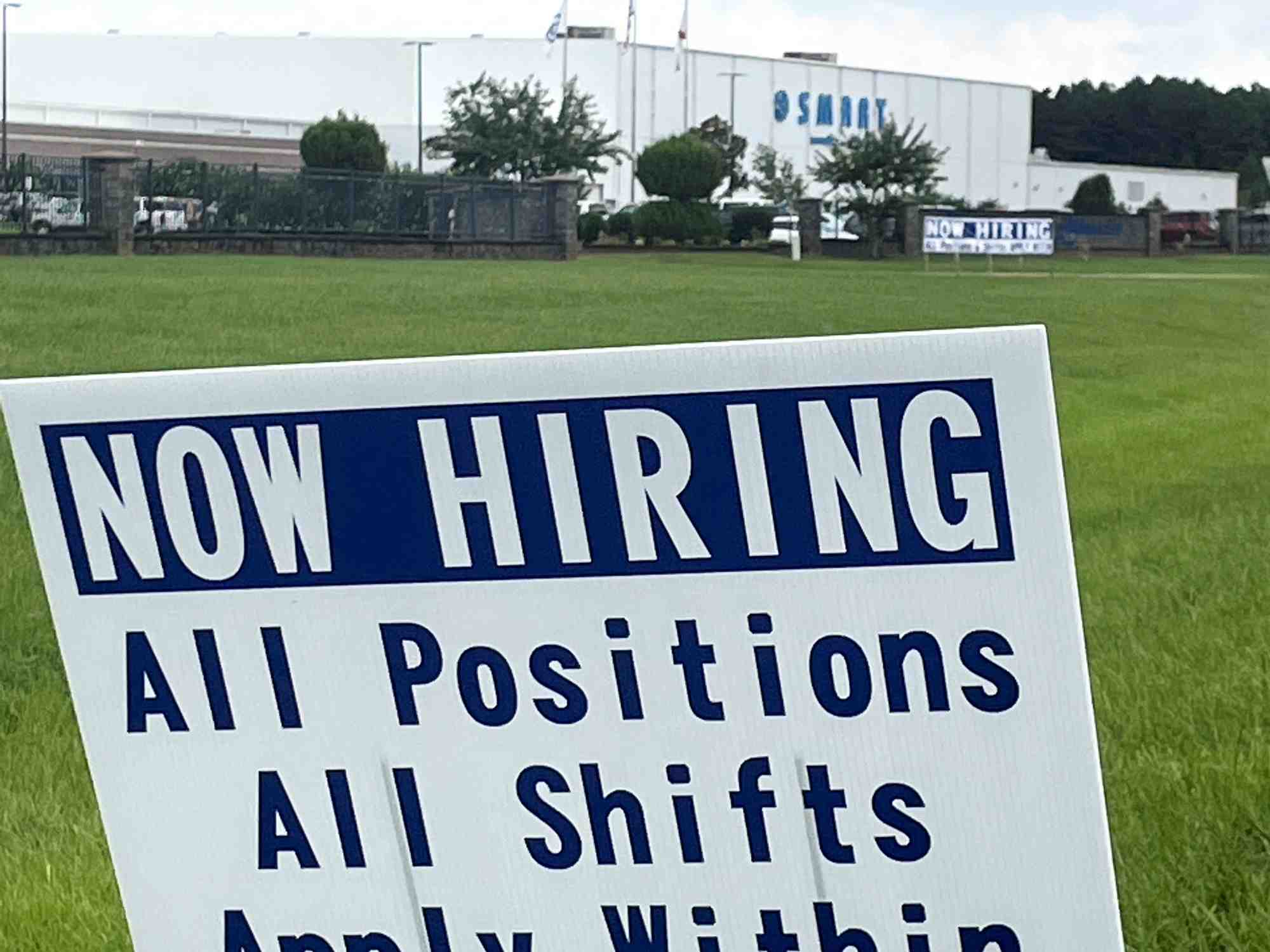 Affiche de recrutement pres de l'usine de pieces automobiles smart alabama, llc et filiale de hyundai motor co., a luverne