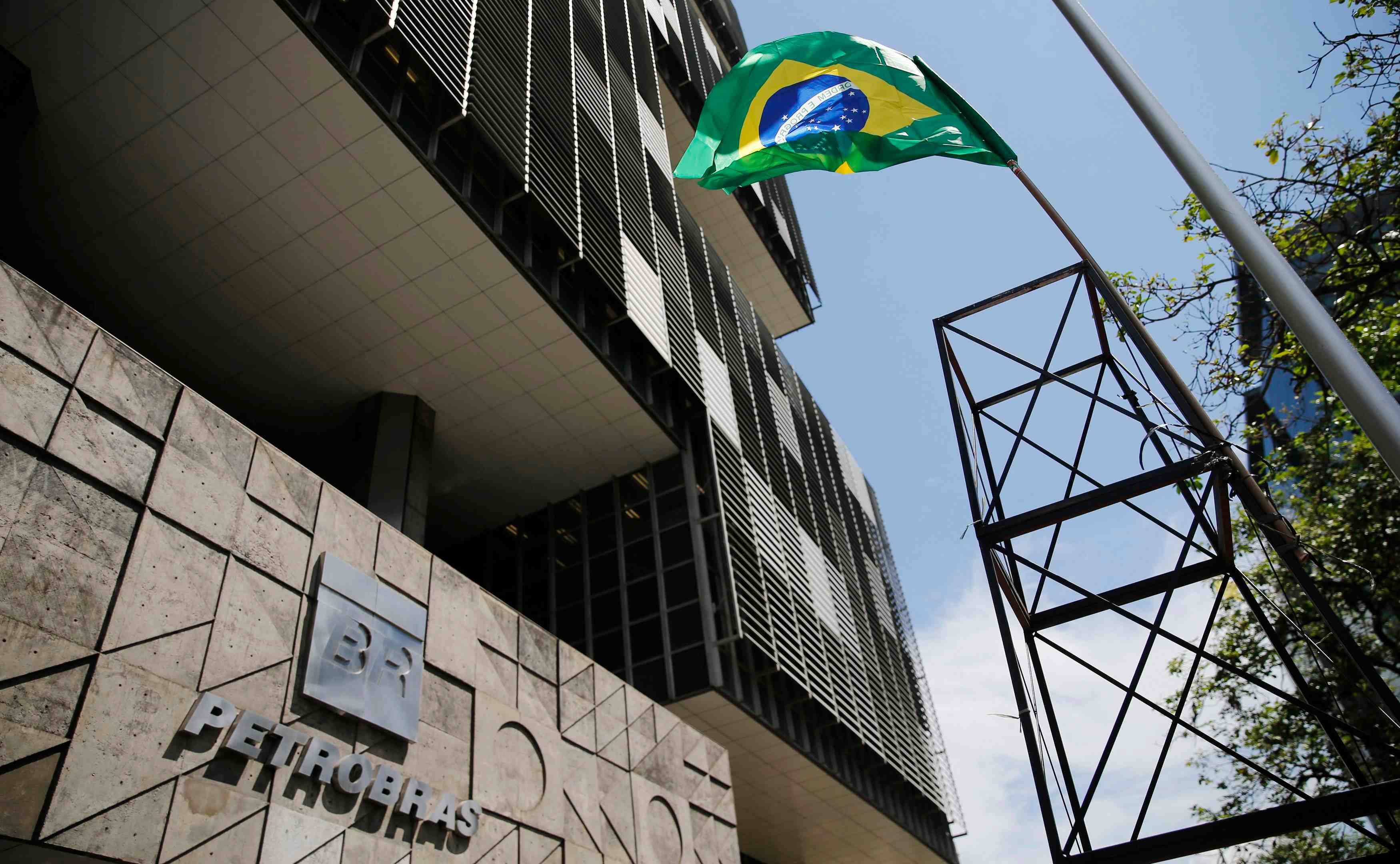 Enquete sur des elus pour corruption liee a petrobras