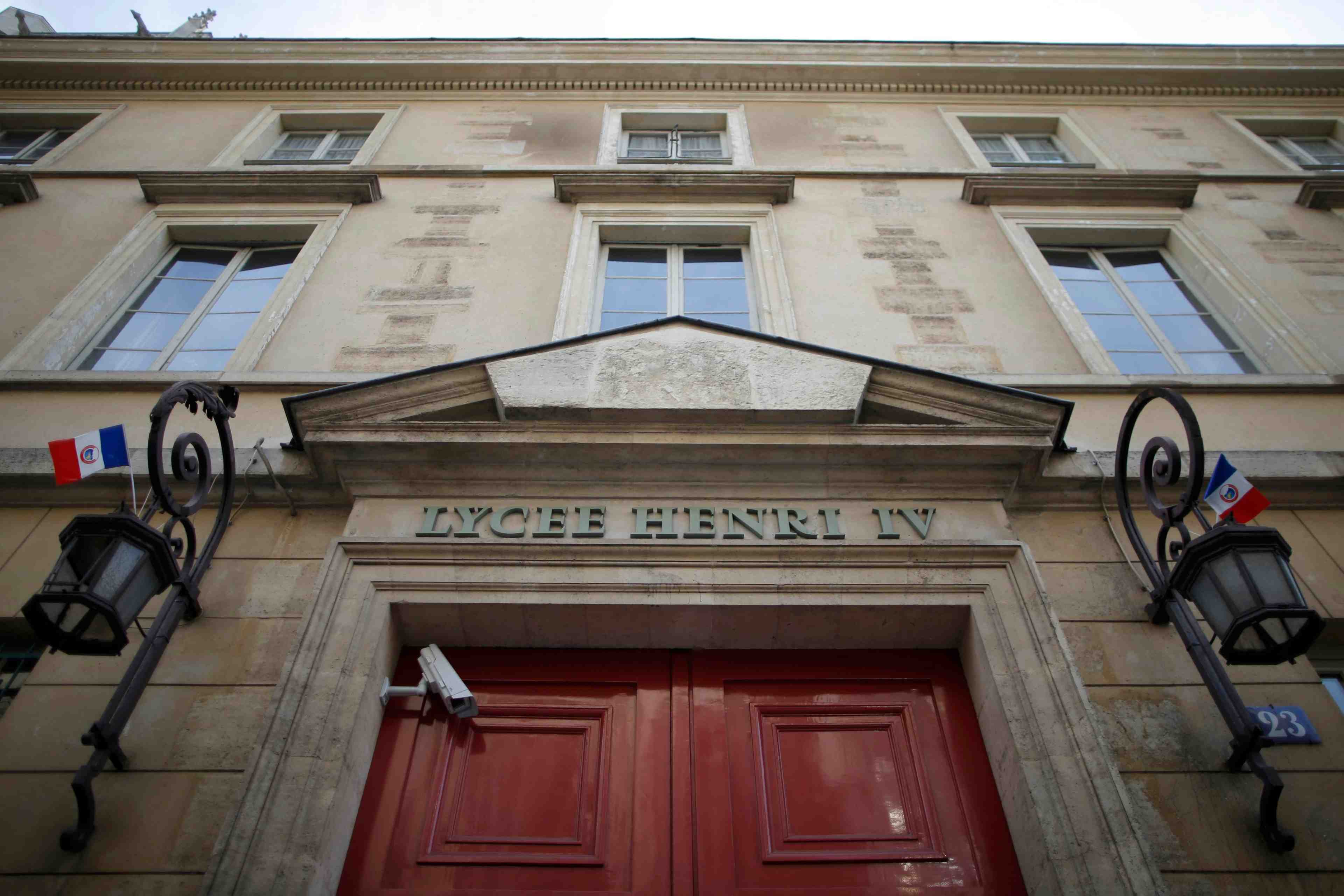Alerte a la bombe levee dans cinq lycees parisiens