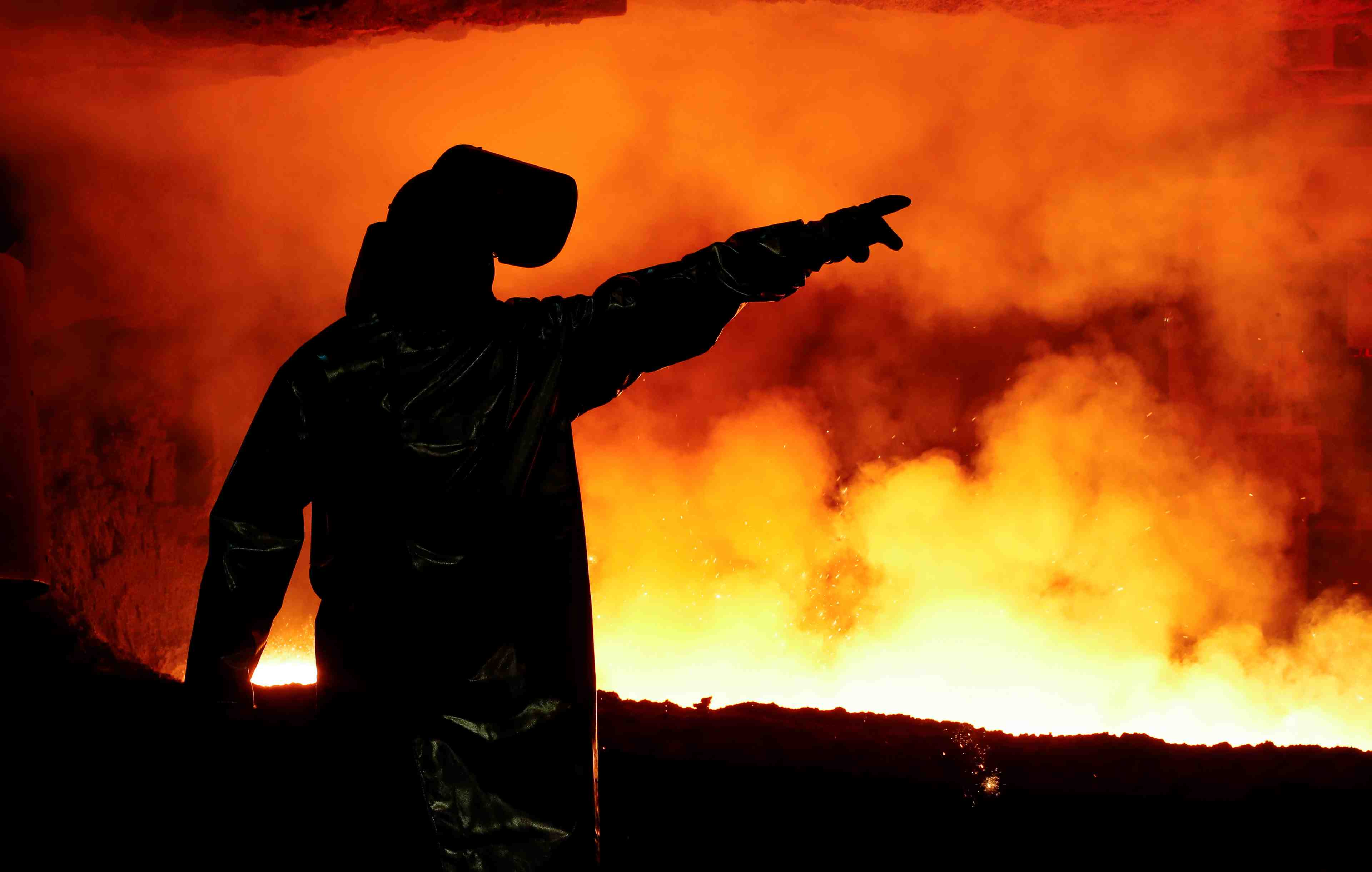 Allemagne: les commandes a l'industrie chutent de 15,6% en mars