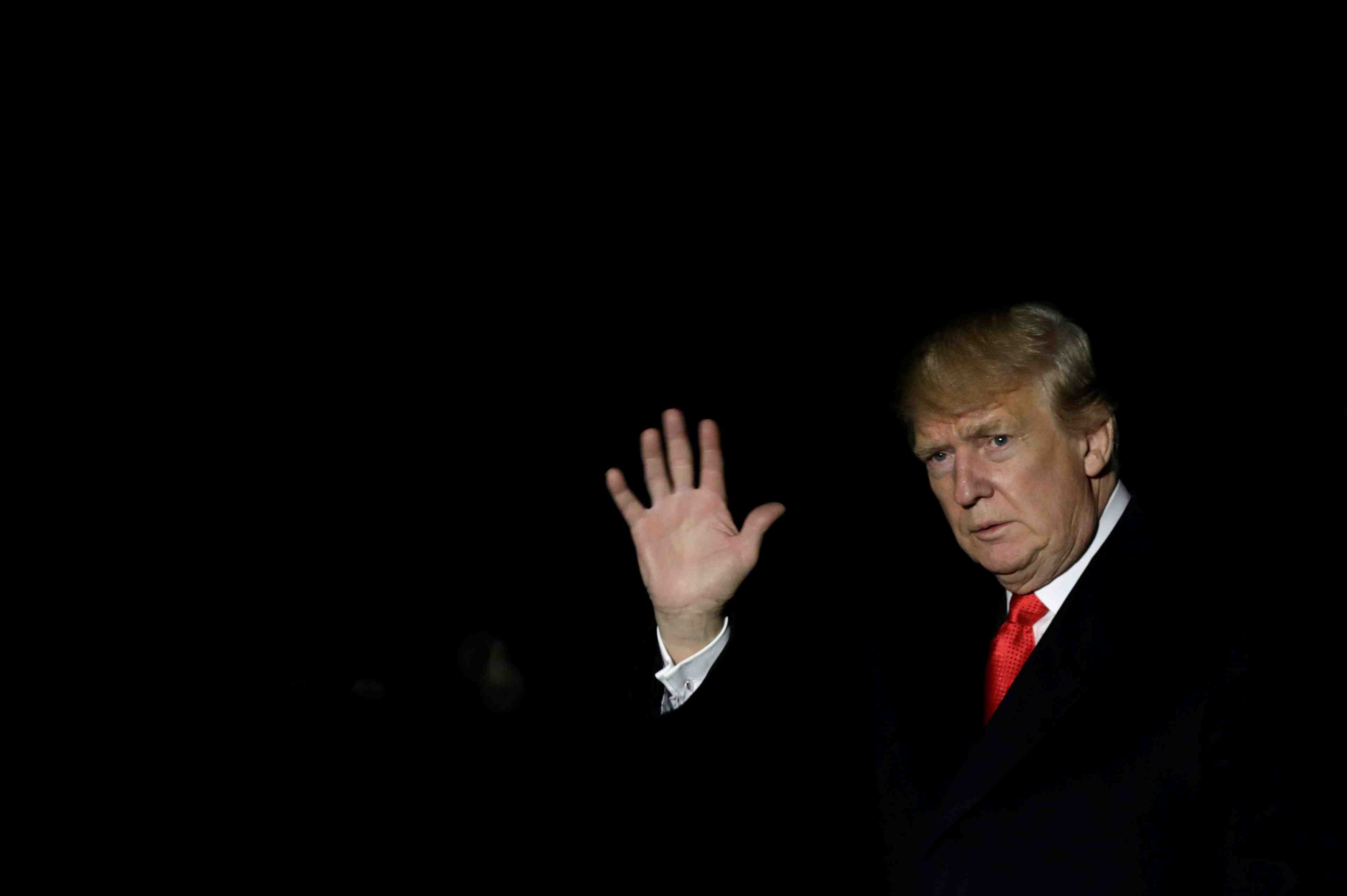 Nouvelle charge de trump contre l'armee europeenne de macron