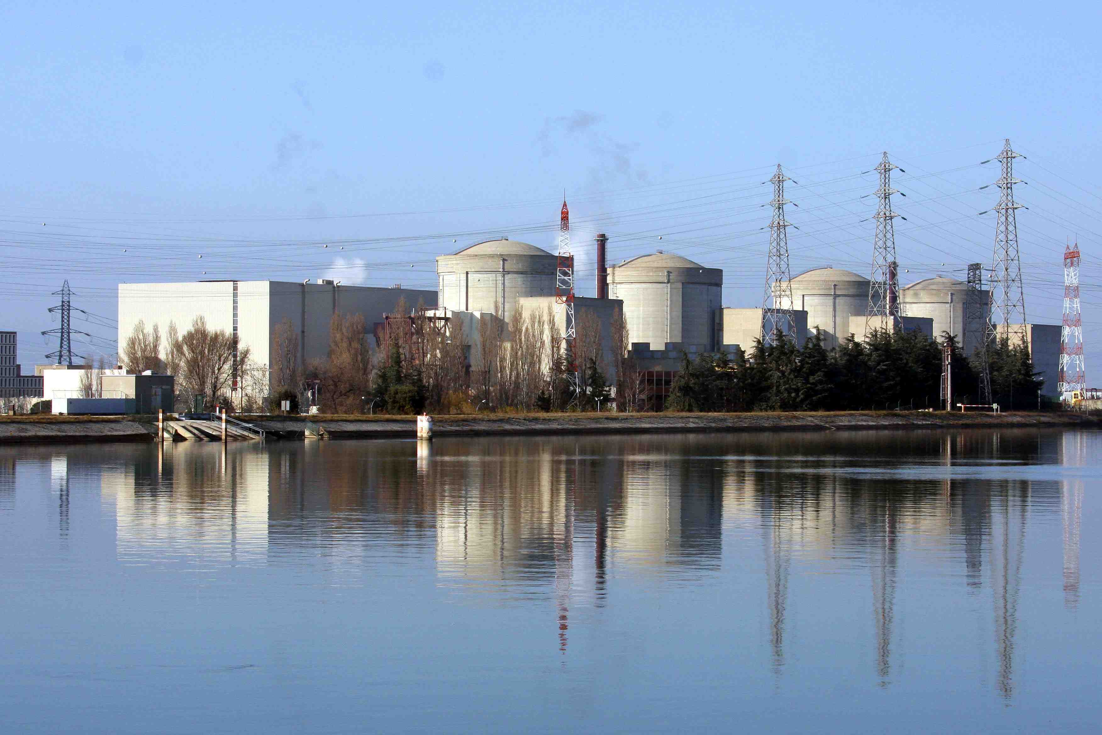 Macron veut relancer "la grande aventure" nucleaire, six epr2 annonces