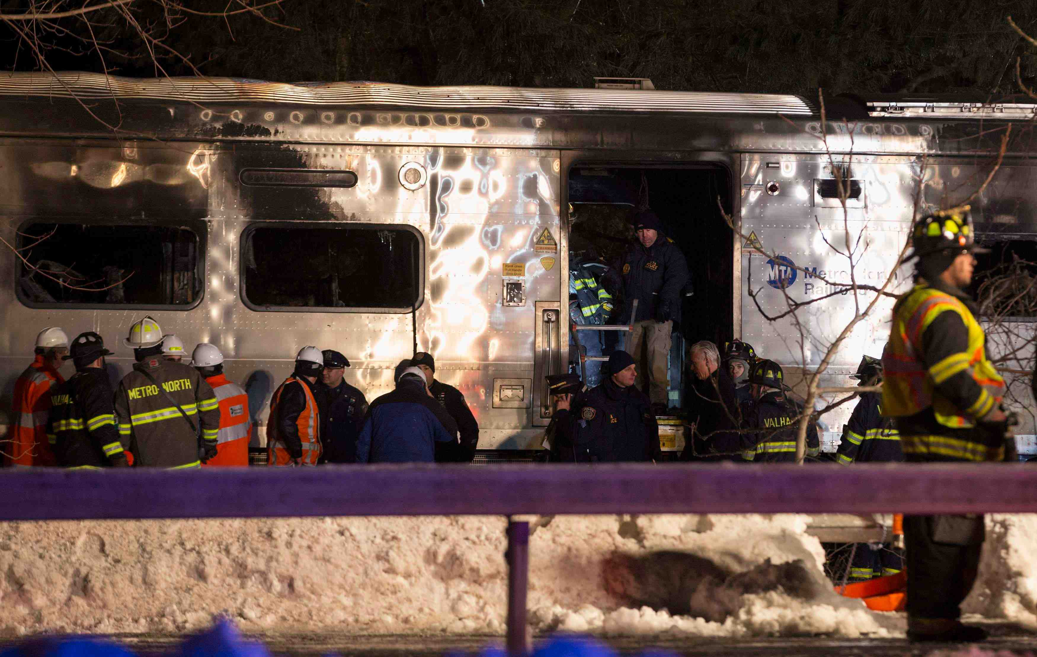 Collision meutriere entre un train et une voiture pres de new york