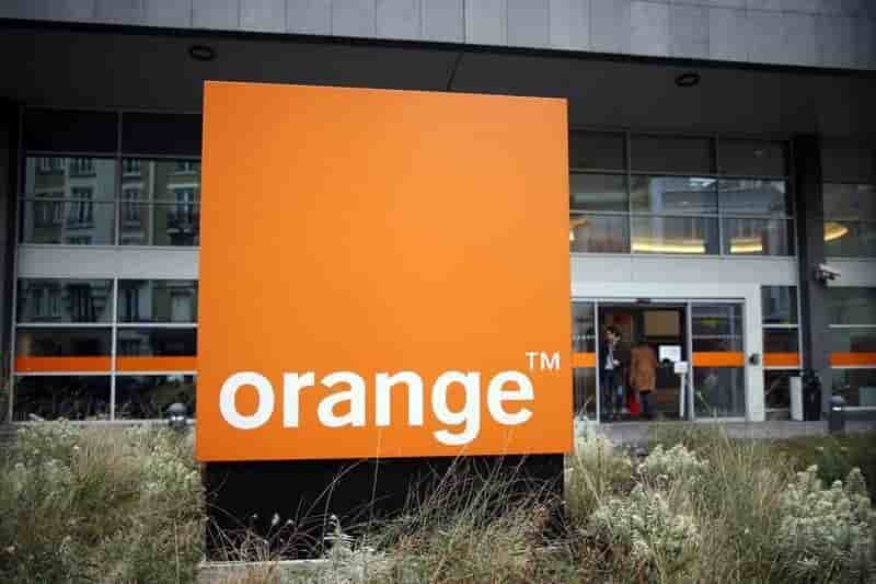 Orange et le cac 40 progressent a la mi-seance