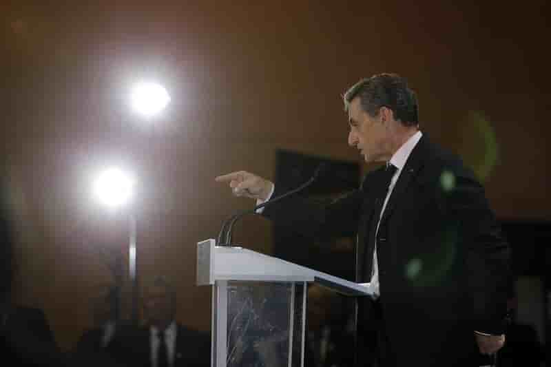 Sarkozy replique a macron, le "donneur de lecons"