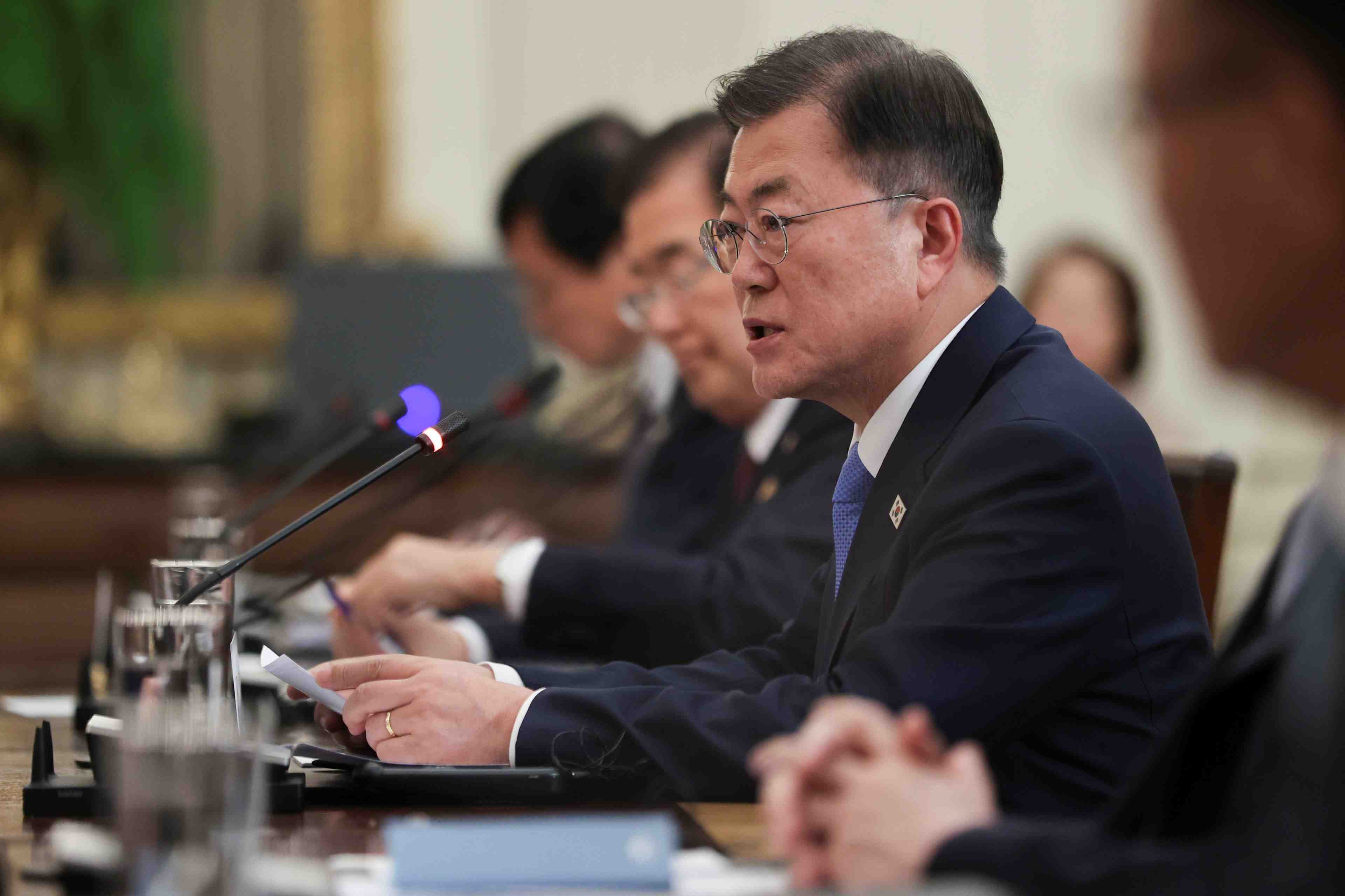 Le president sud-coreen s'engage a travailler avec les etats-unis a la denuclearisation de la peninsule coreenne