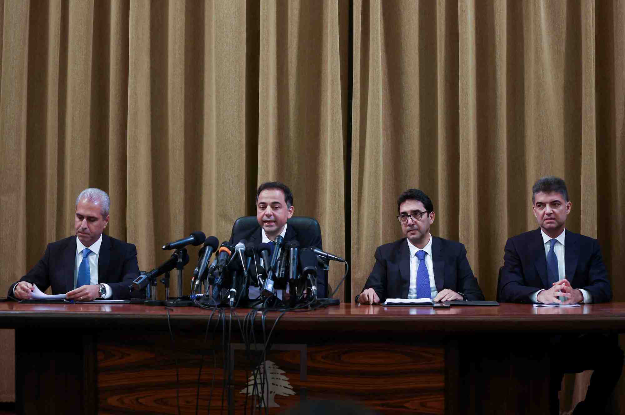 Wassim mansouri, premier vice-gouverneur de la banque centrale du liban, participe a une conference de presse avec d'autres vice-gouverneurs, dans le batiment de la banque centrale du liban a beyrouth.