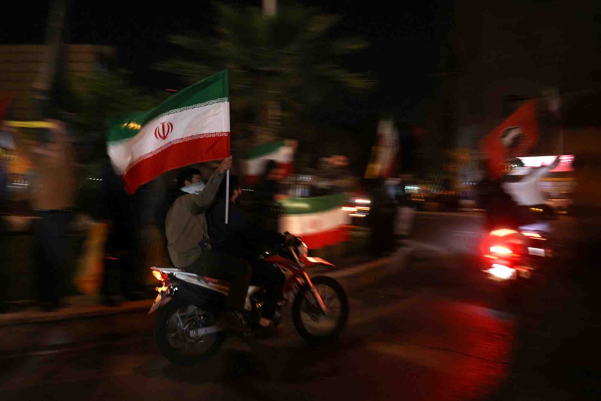 Les rues de teheran, en iran, a la suite de l'attaque en israel