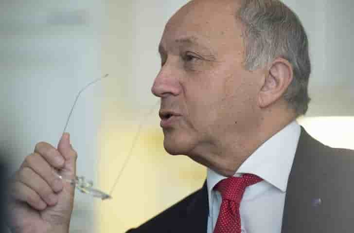 Laurent fabius en visite eclair en iran, 15 jours apres l'accord