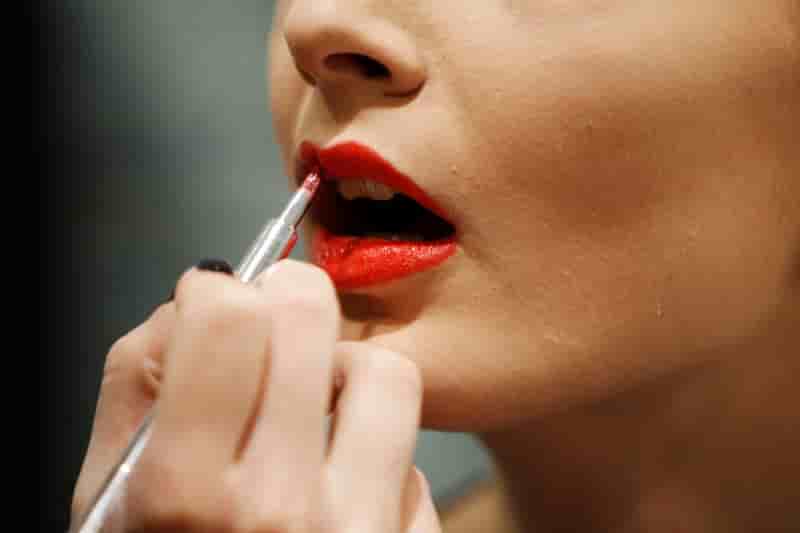 Les ventes de maquillage dopees par les reseaux sociaux