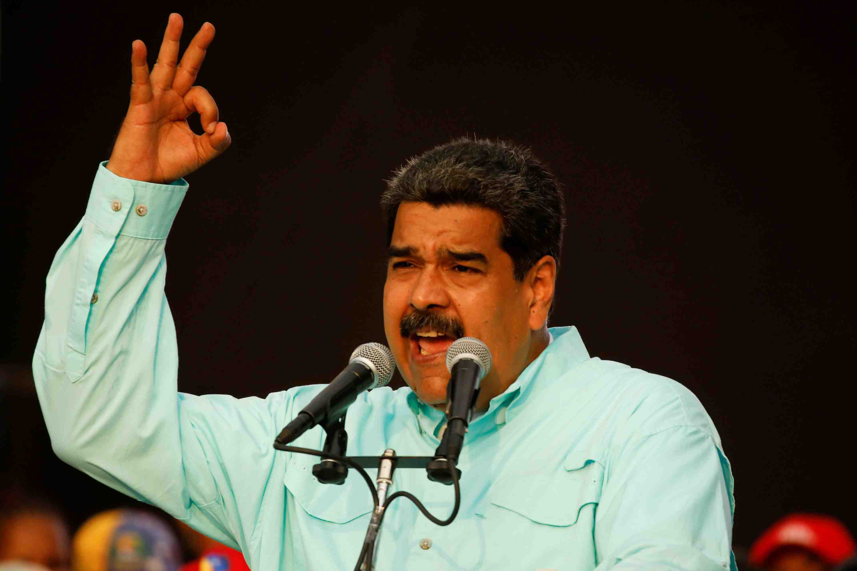 Venezuela: l'opposition accuse maduro de vouloir acheter les electeurs