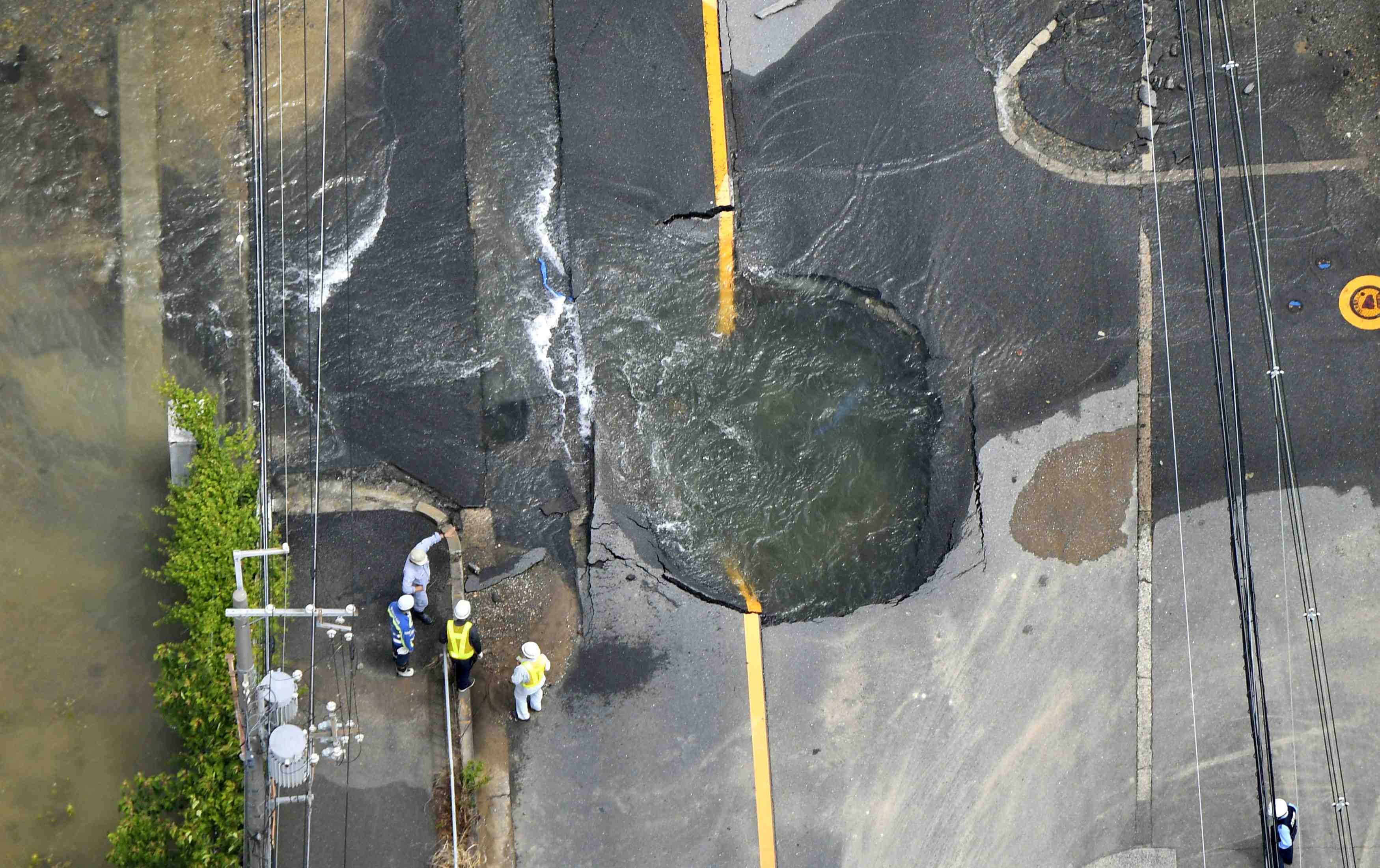 Trois morts dans un tremblement de terre a osaka au japon