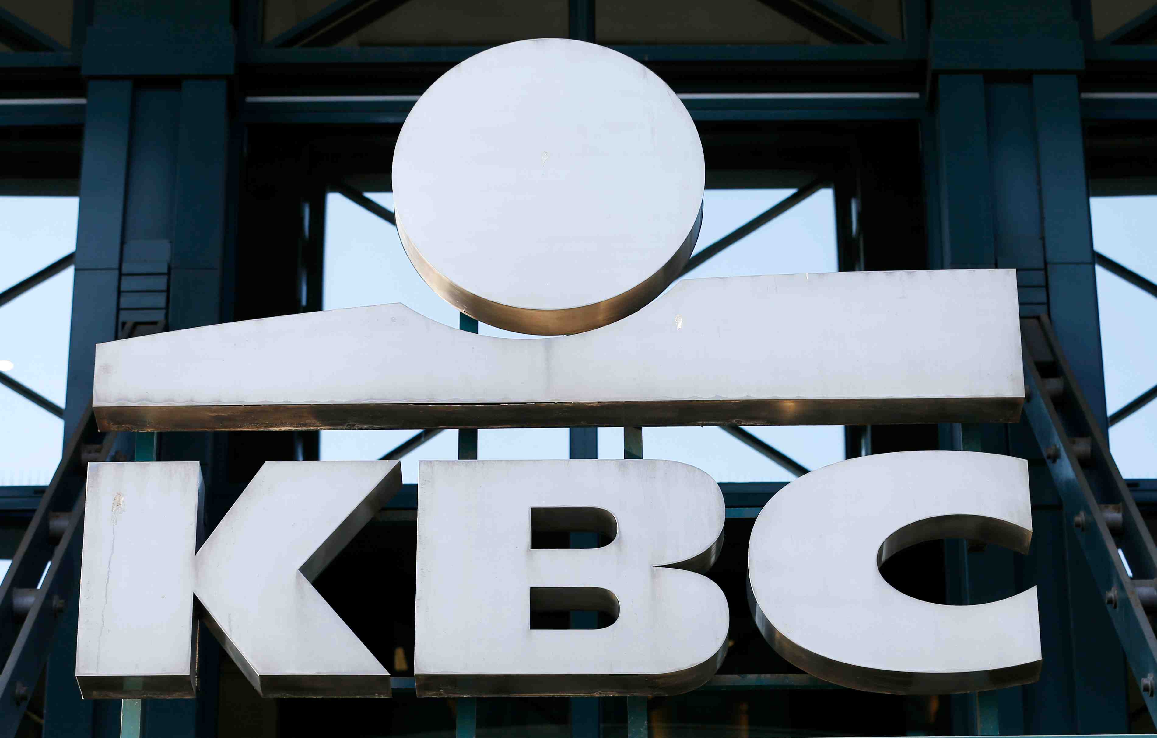 Kbc fait mieux que prevu au 1er trimestre grace aux couts
