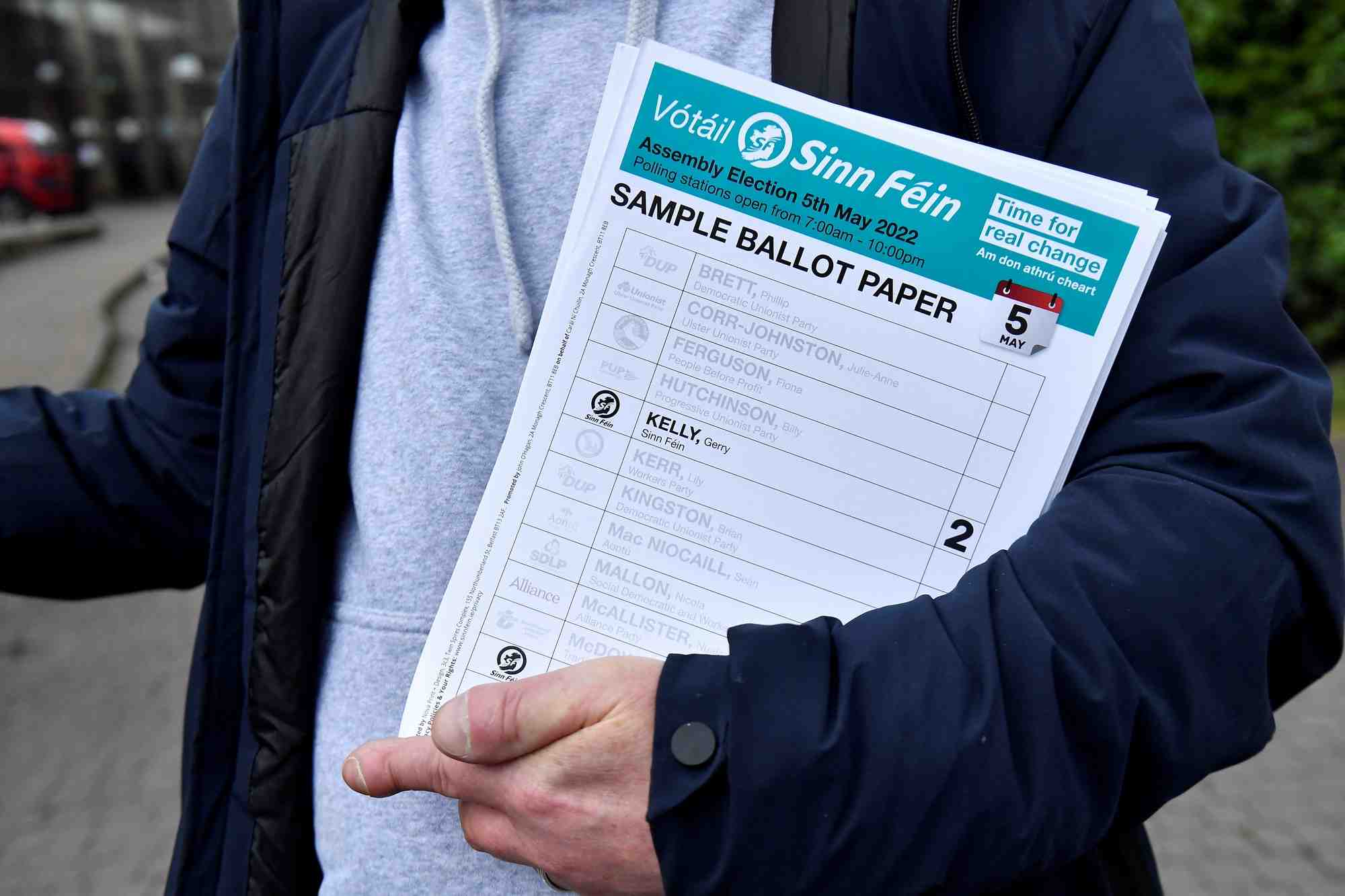 Irlande du nord: vers une majorite pour les nationalistes du sinn fein au stormont