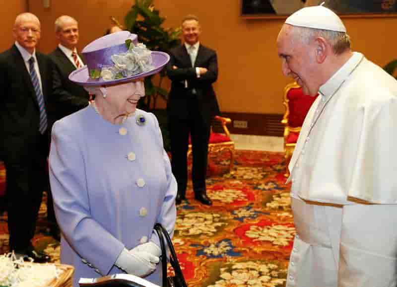 La reine Elizabeth reçue au Vatican par le pape François