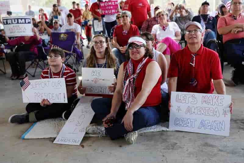 Petites manifestations en faveur de trump