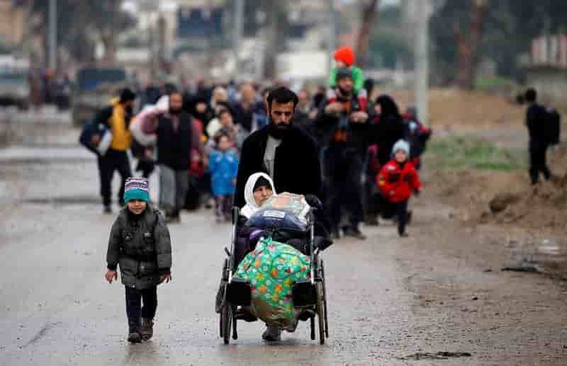 A mossoul, les civils pris entre deux feux