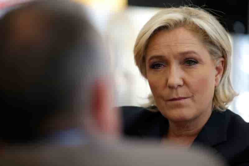 Le pen croit a la fin de "la legende du plafond de verre"