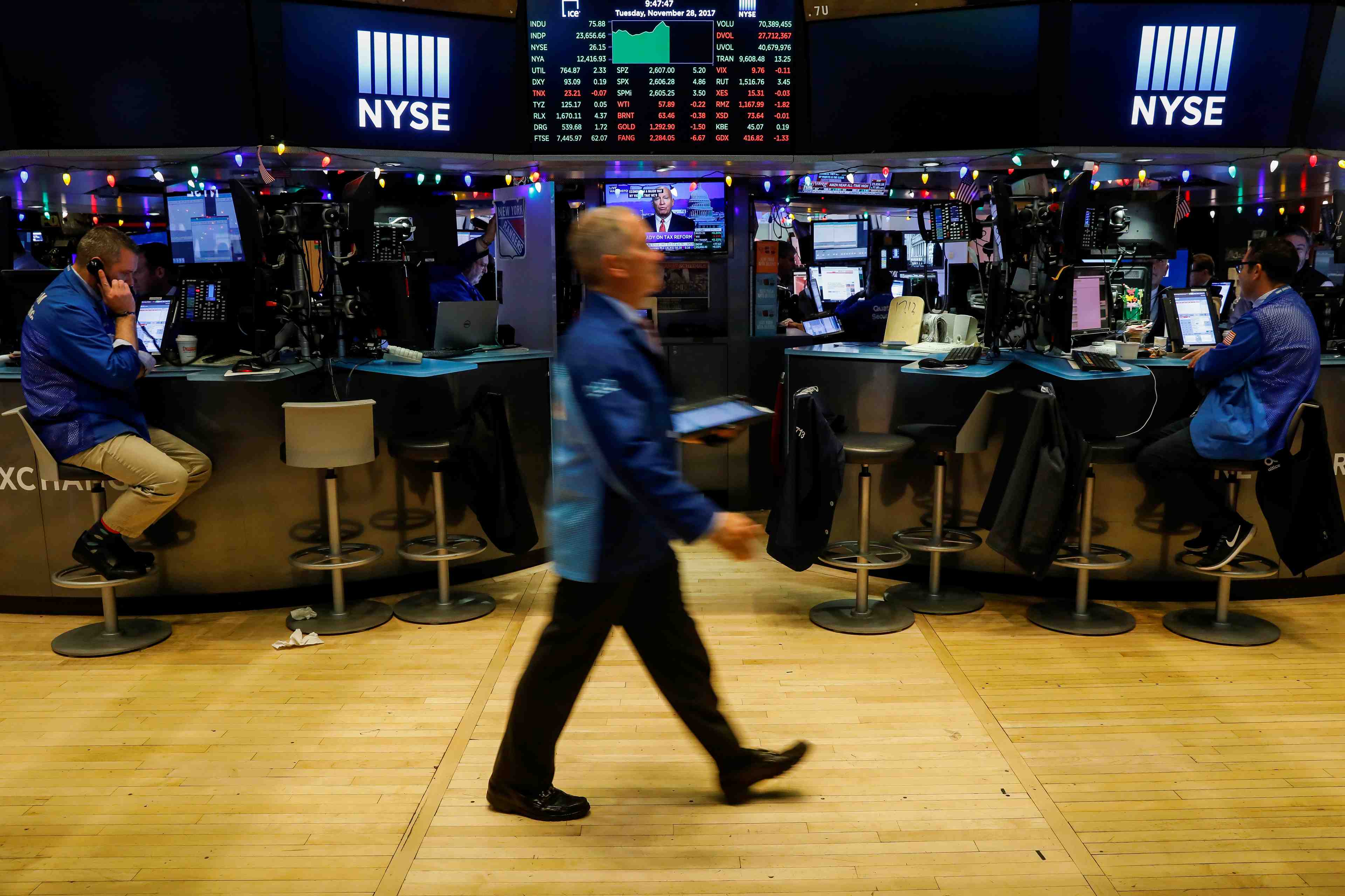 Le dow jones a gagne 1,0,9%, le nasdaq a pris 0,49%