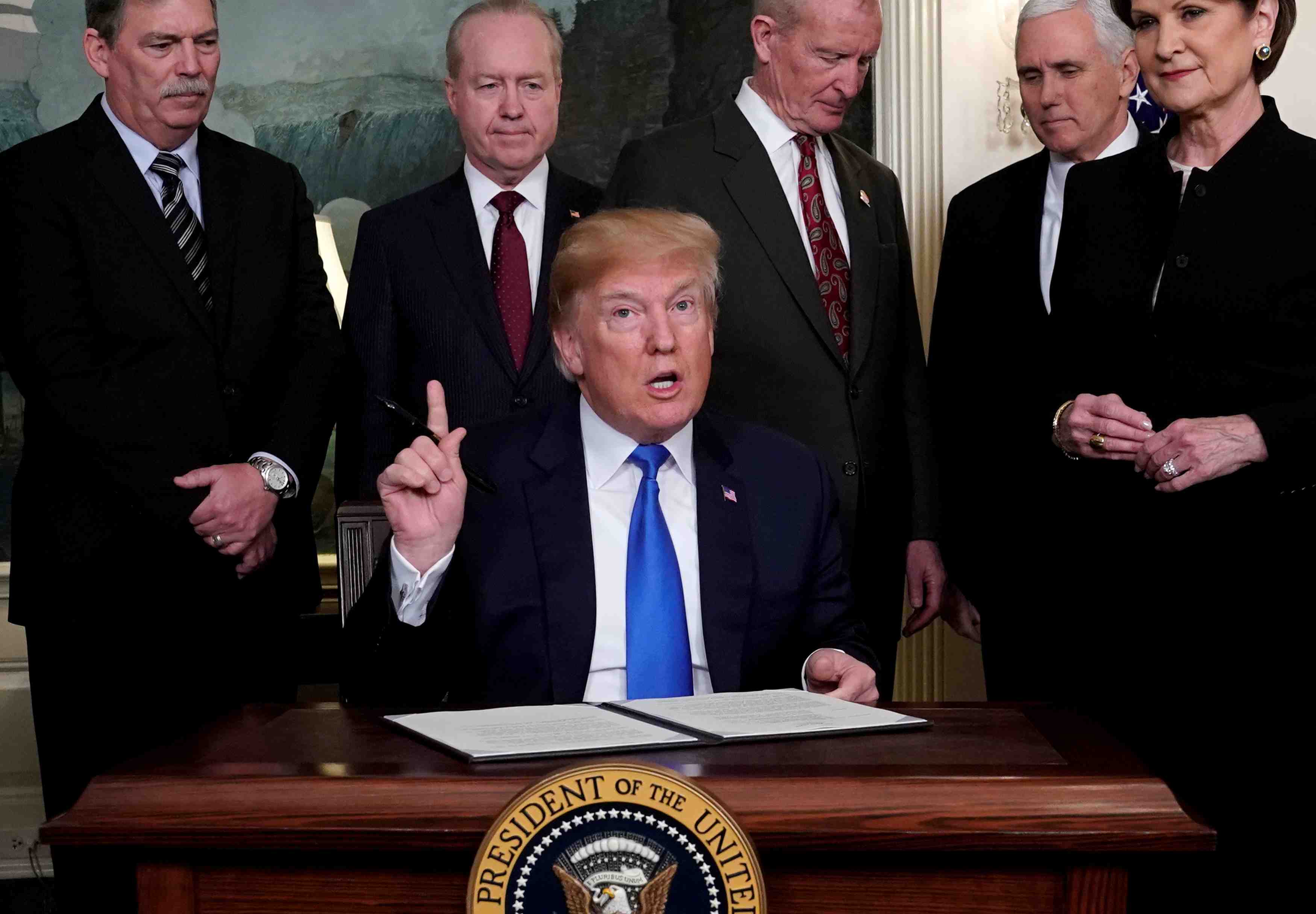 Les decisions de trump destabilisent les marches financiers