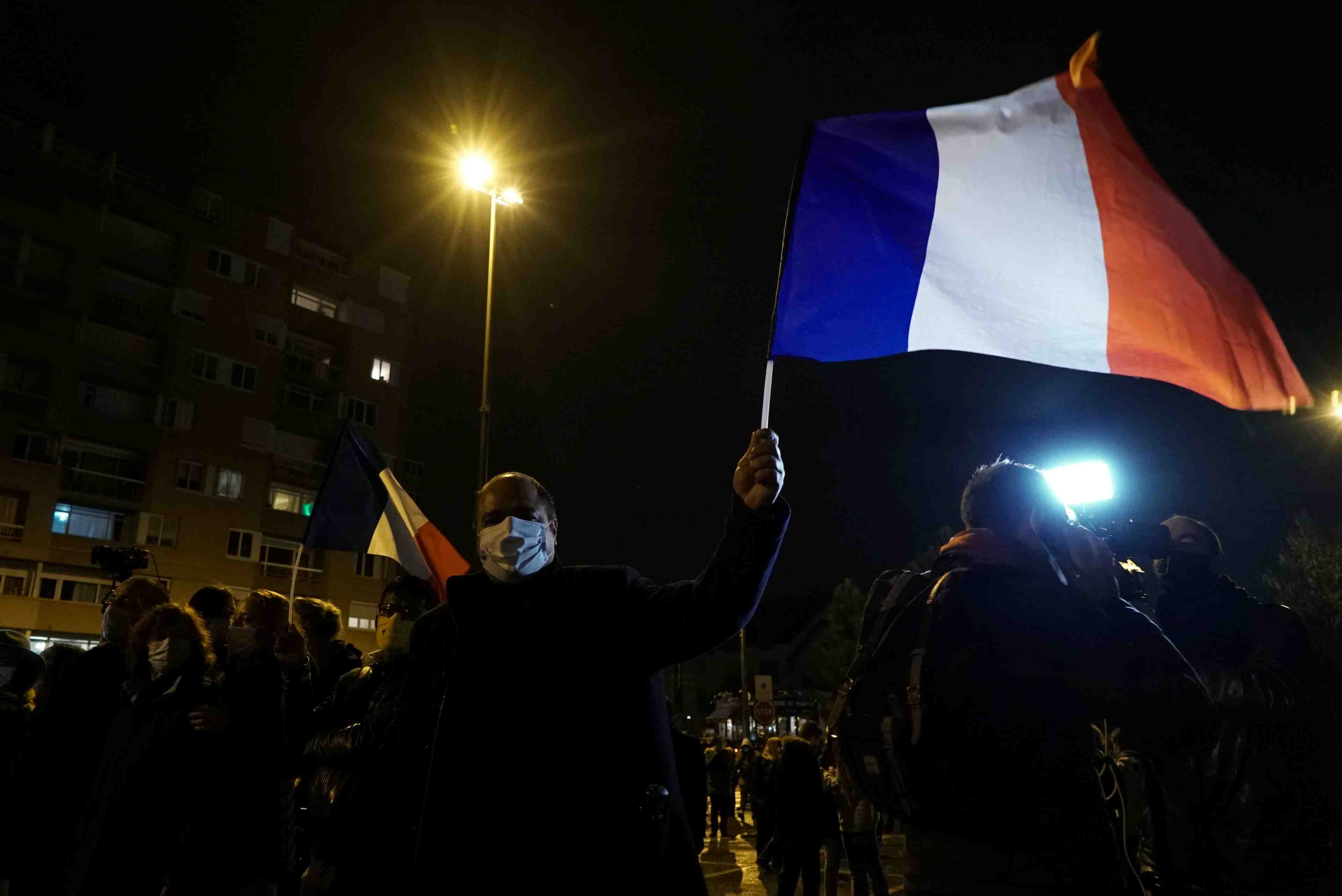 France: enquetes pour apologie du terrorisme apres l'attentat de conflans