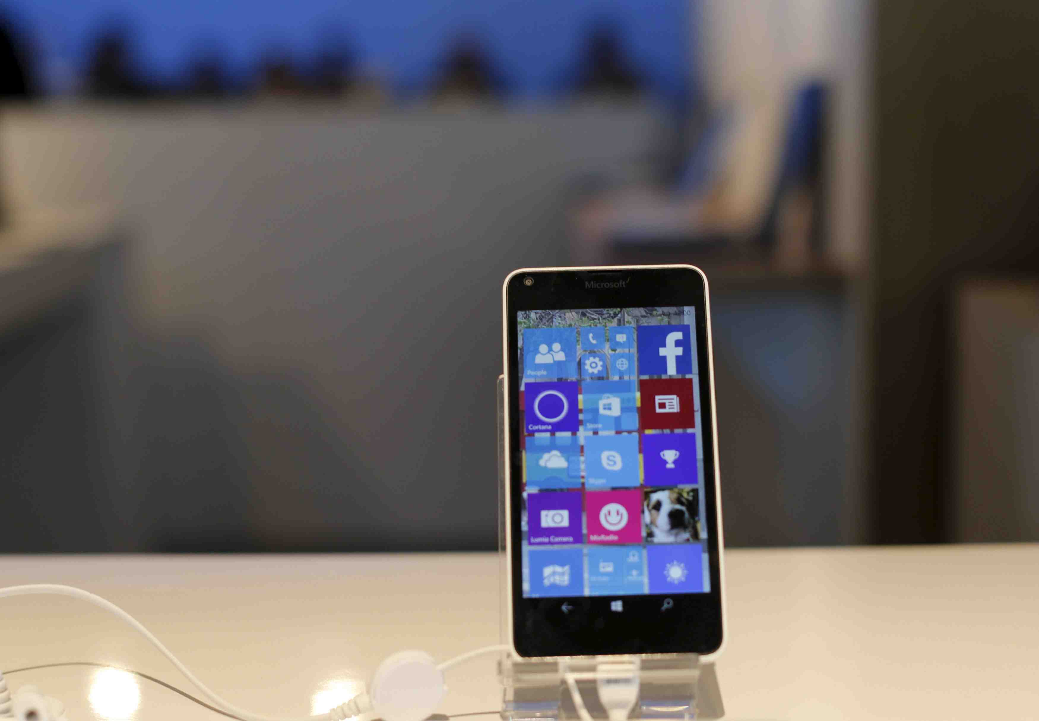 Microsoft ouvre ses telephones aux applications android