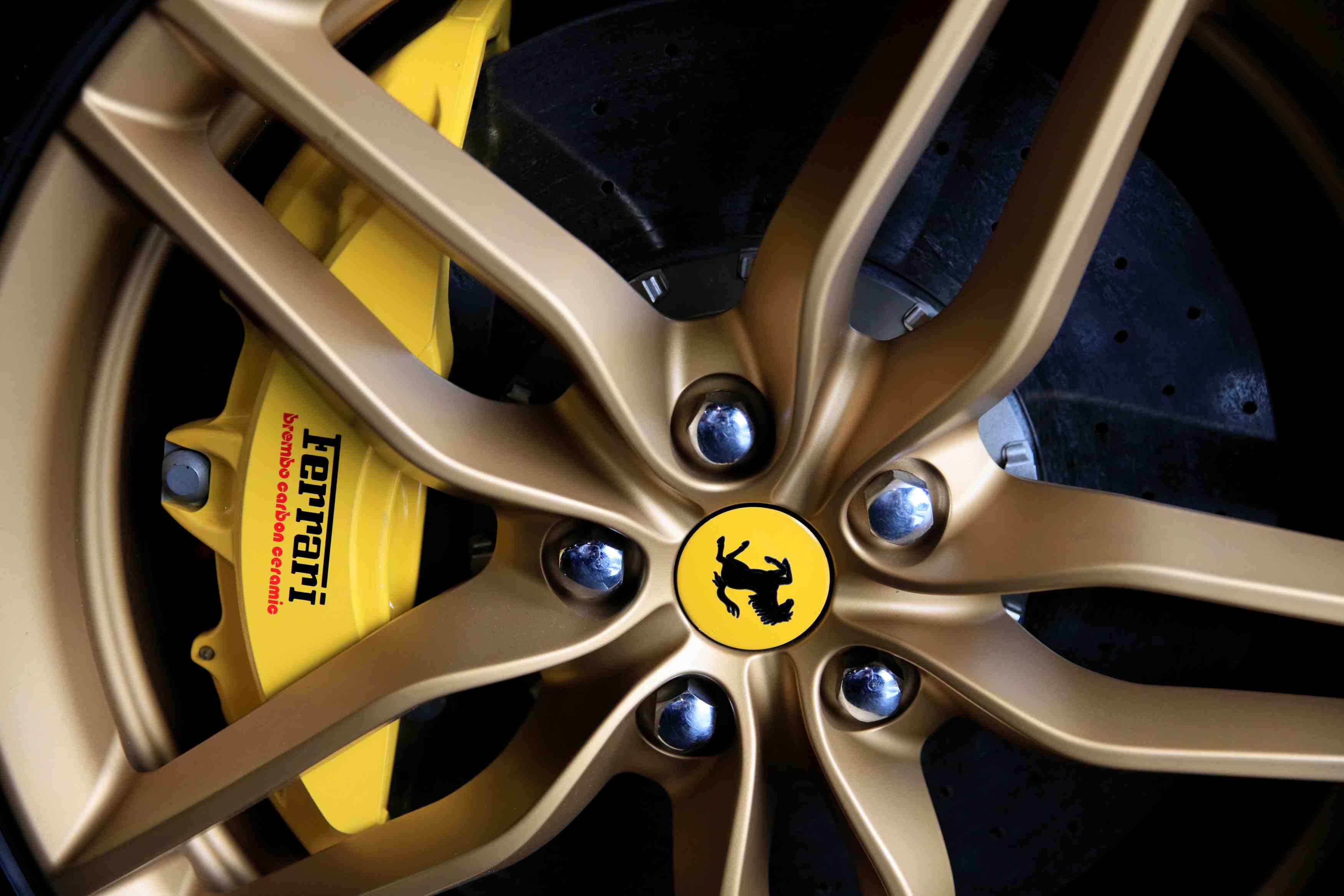Ferrari: 3e trimestre en hausse, mais le marche esperait des objectifs releves