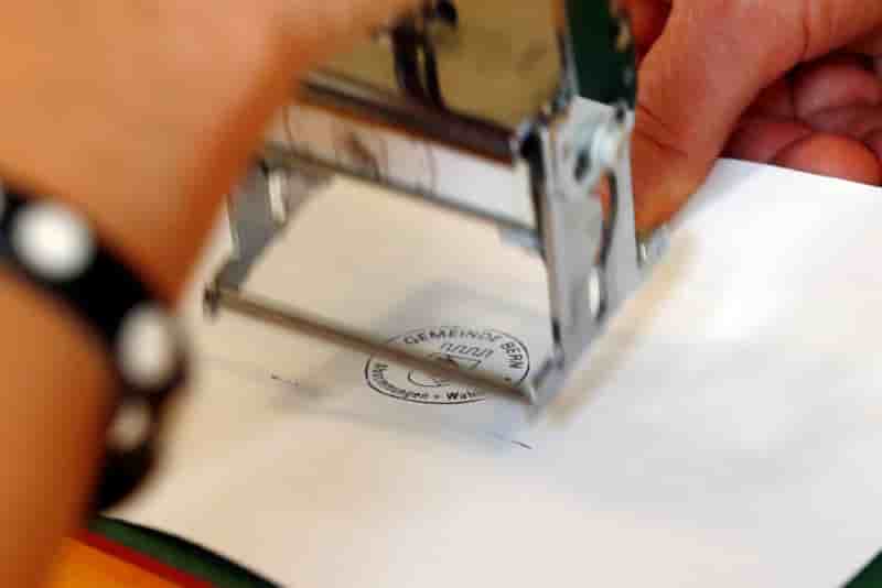 Les suisses approuvent la loi sur le renseignement lors d'une votation
